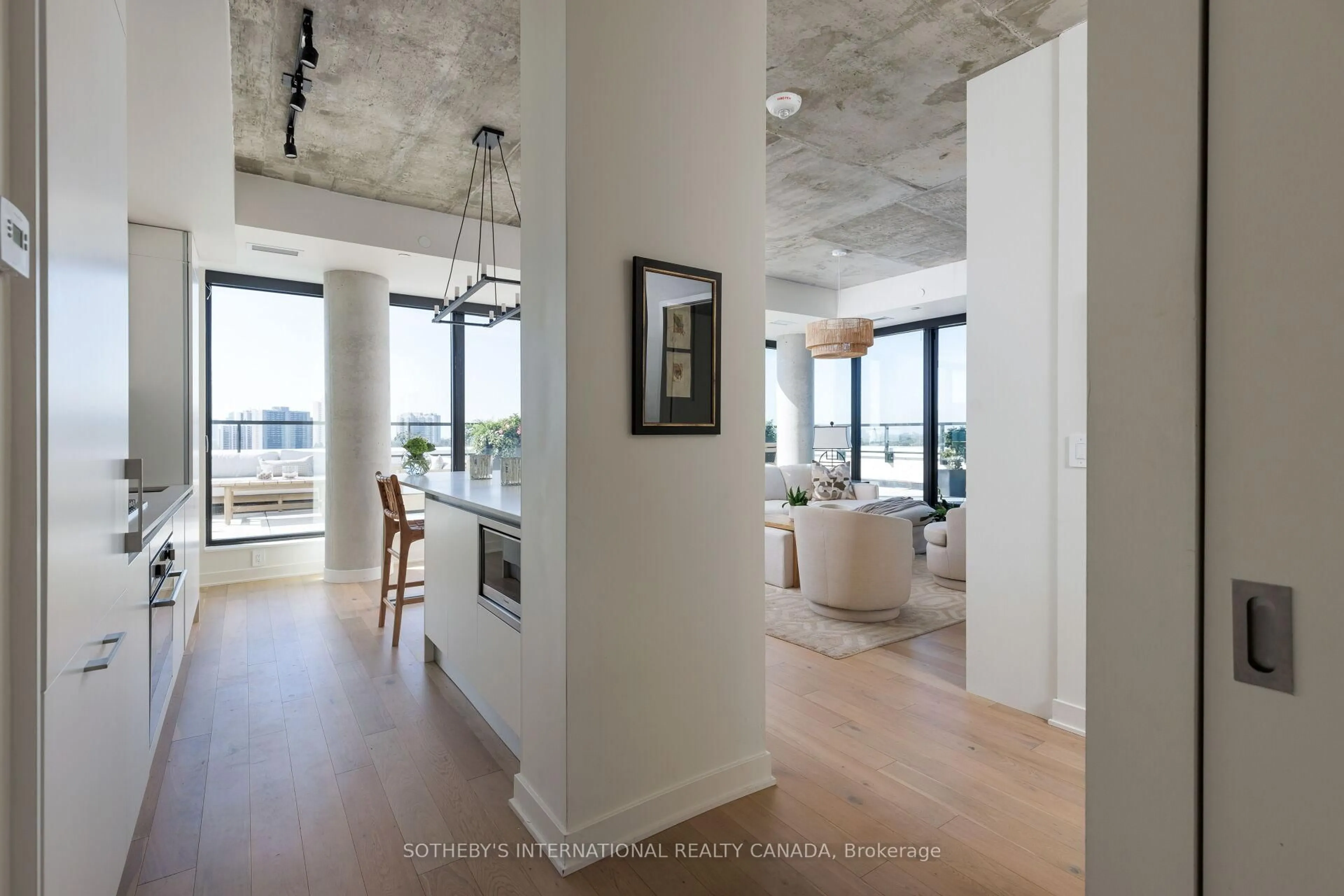 Unknown for 2720 Dundas St #903, Toronto Ontario M6P 0C3