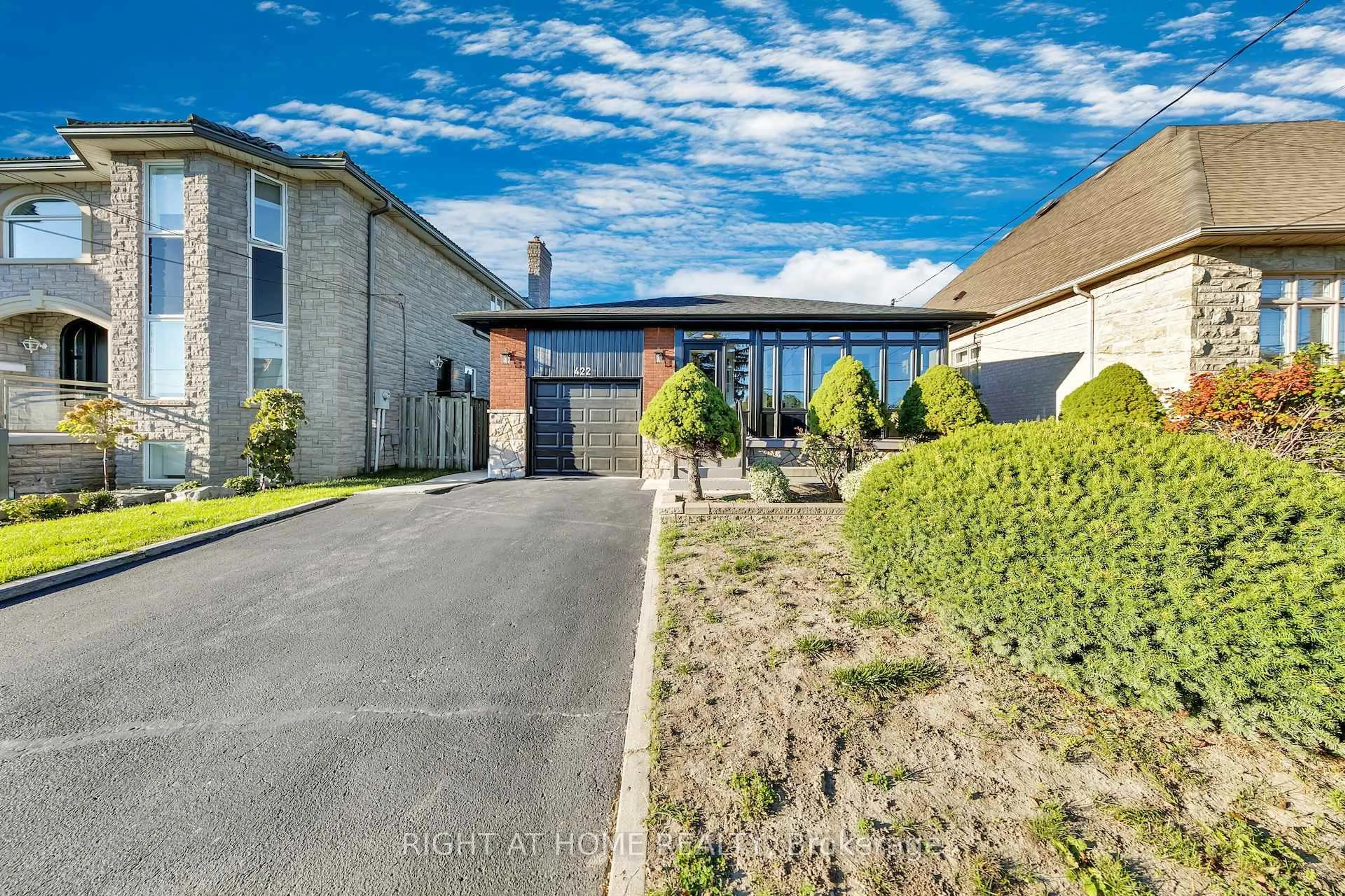 A pic from outside/outdoor area/front of a property/back of a property/a pic from drone, street for 422 Maple Leaf Dr, Toronto Ontario M6L 1P7