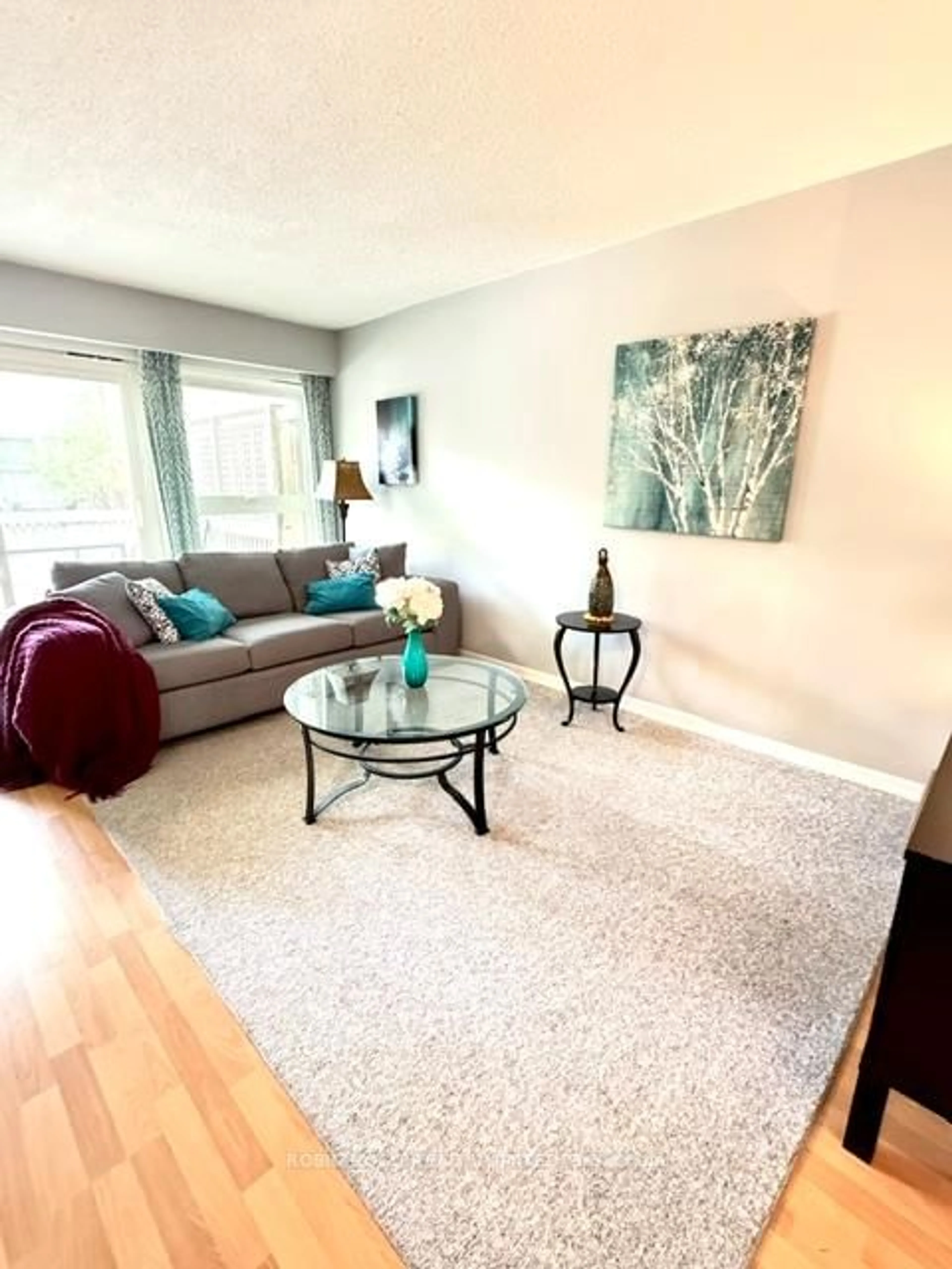 Living room with furniture, unknown for 2881 Windwood Dr #36, Mississauga Ontario L5N 2K9