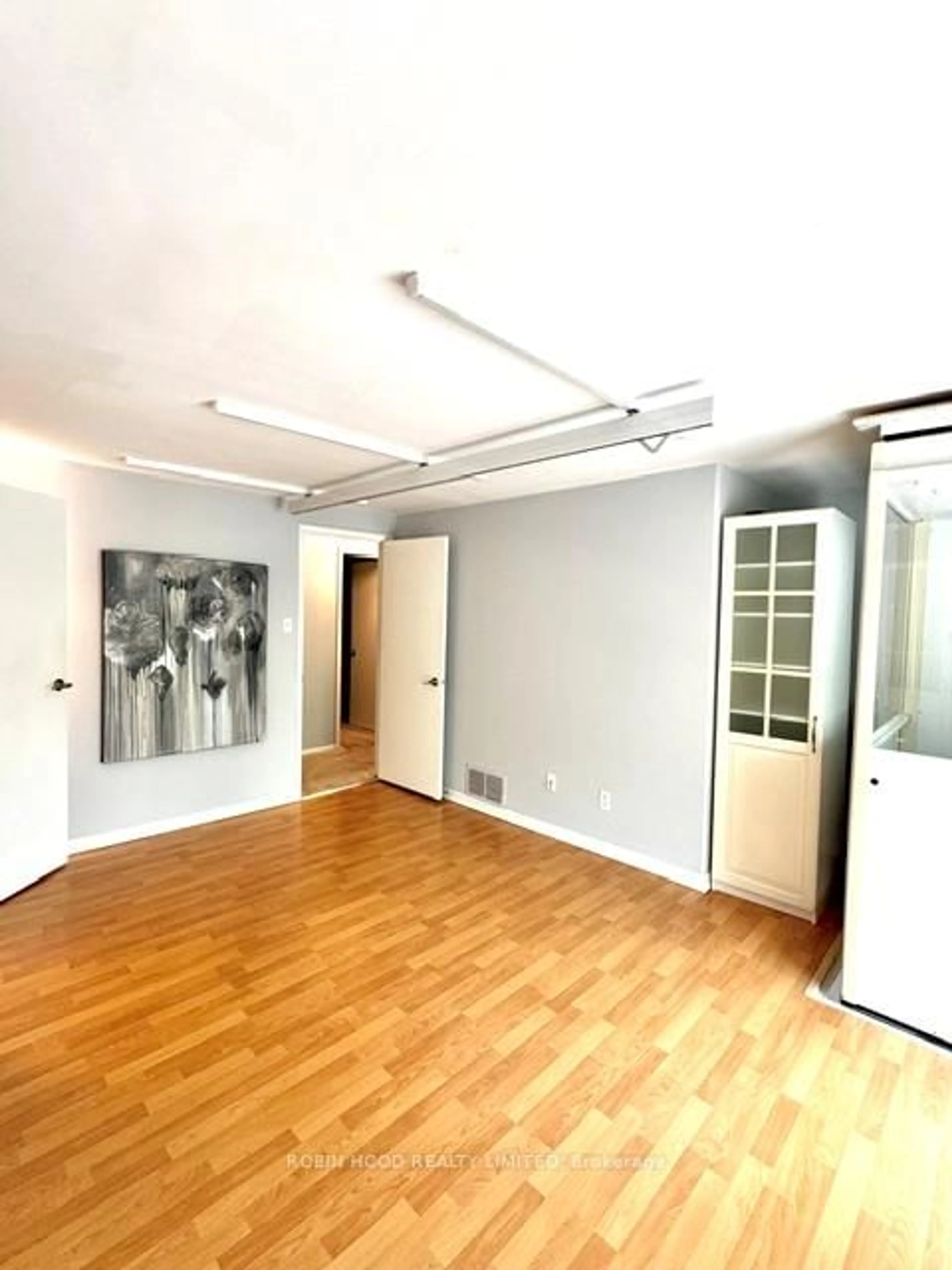 A pic of a room for 2881 Windwood Dr #36, Mississauga Ontario L5N 2K9