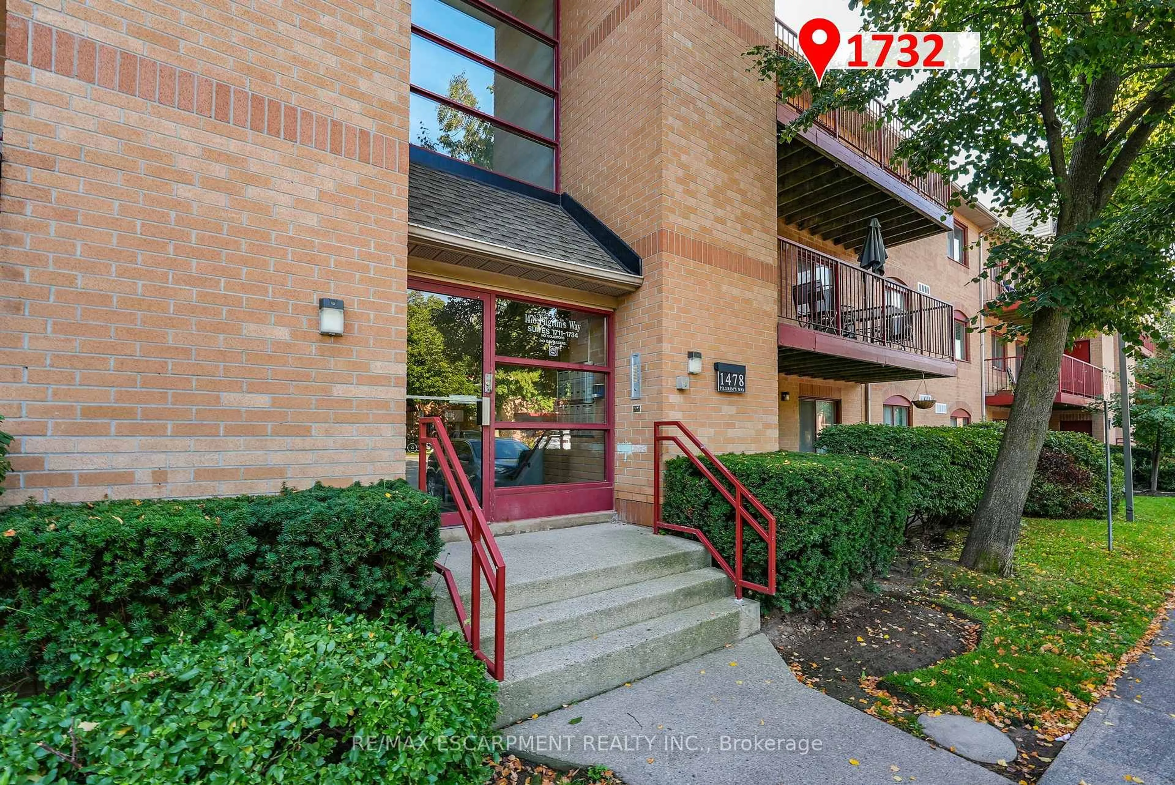 Indoor foyer for 1478 Pilgrims Way #1732, Oakville Ontario L6M 3G7