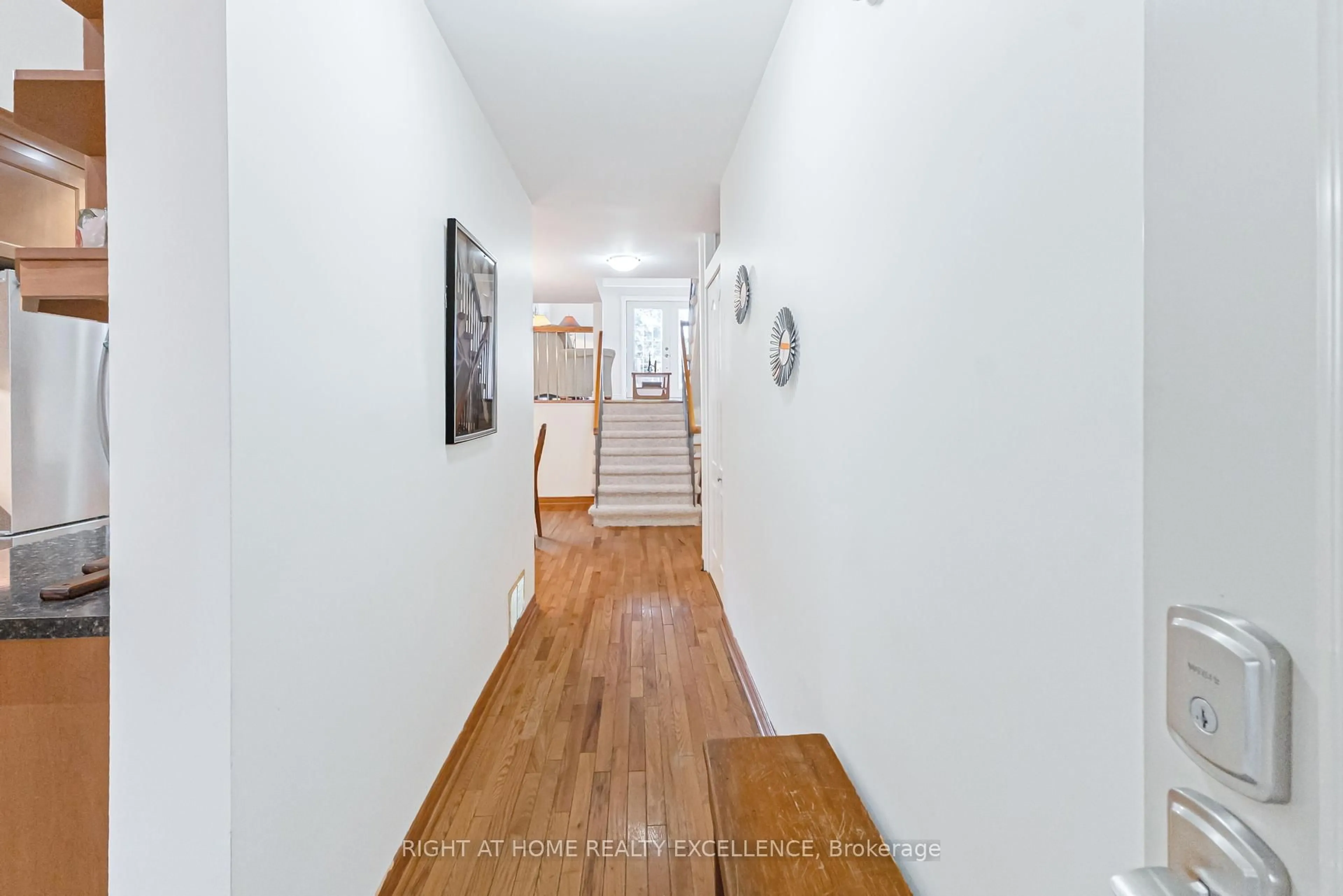 Indoor foyer for 13 Simmons Blvd, Brampton Ontario L6V 3V3