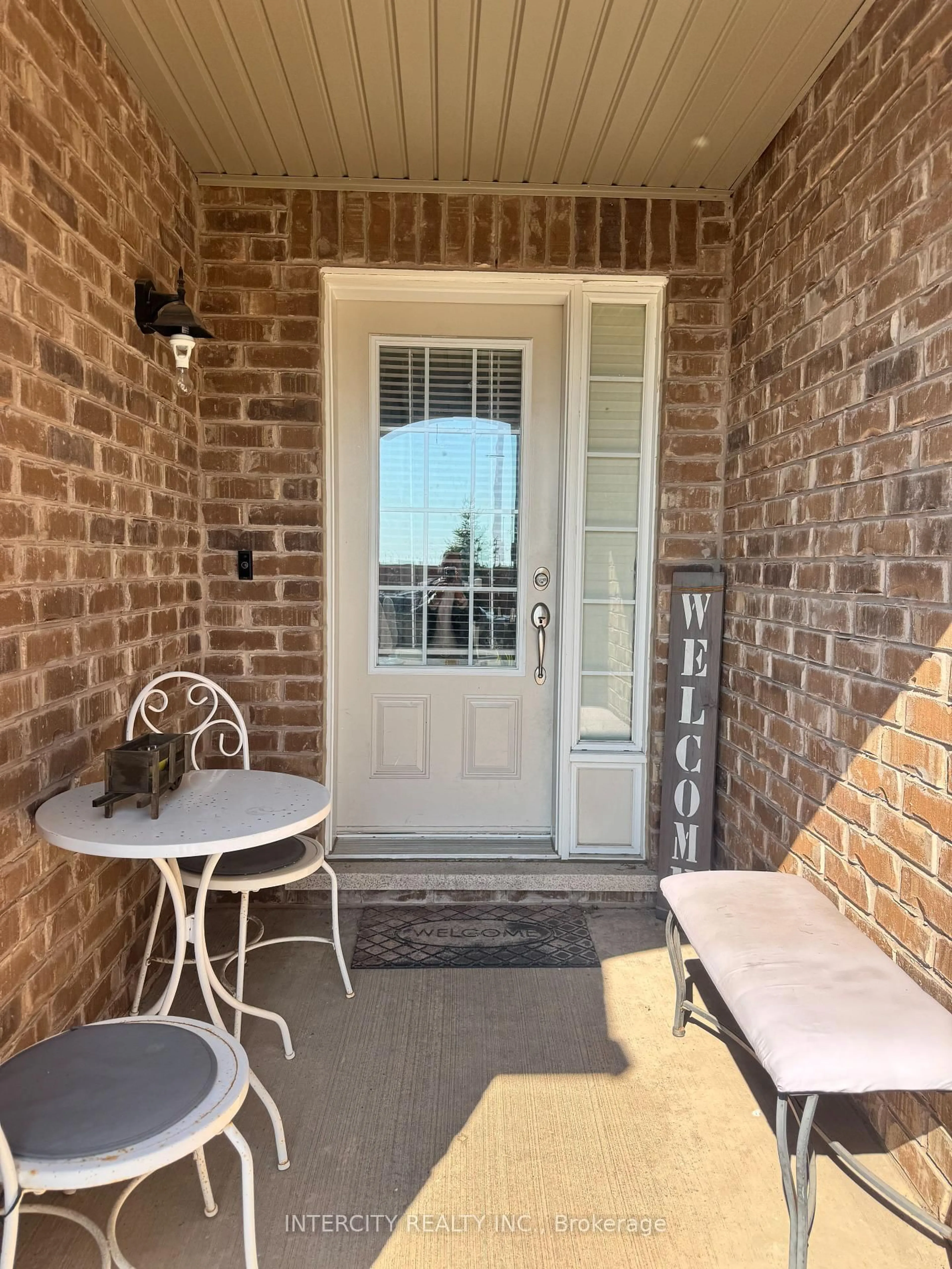 Indoor entryway for 67 Baycliffe Cres, Brampton Ontario L7A 0S5