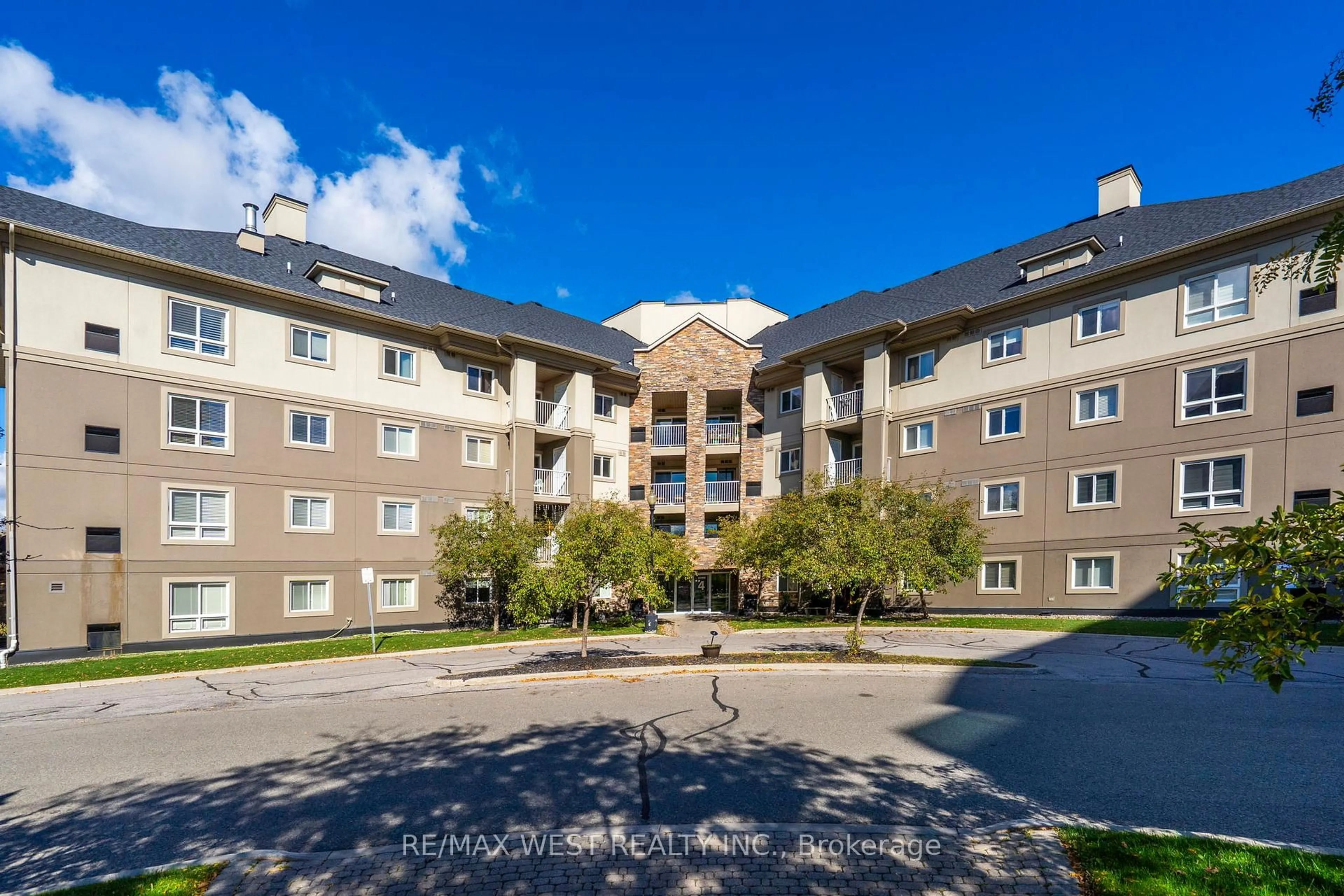 A pic from outside/outdoor area/front of a property/back of a property/a pic from drone, building for 4 Dayspring Circ #3208, Brampton Ontario L6P 2Z5