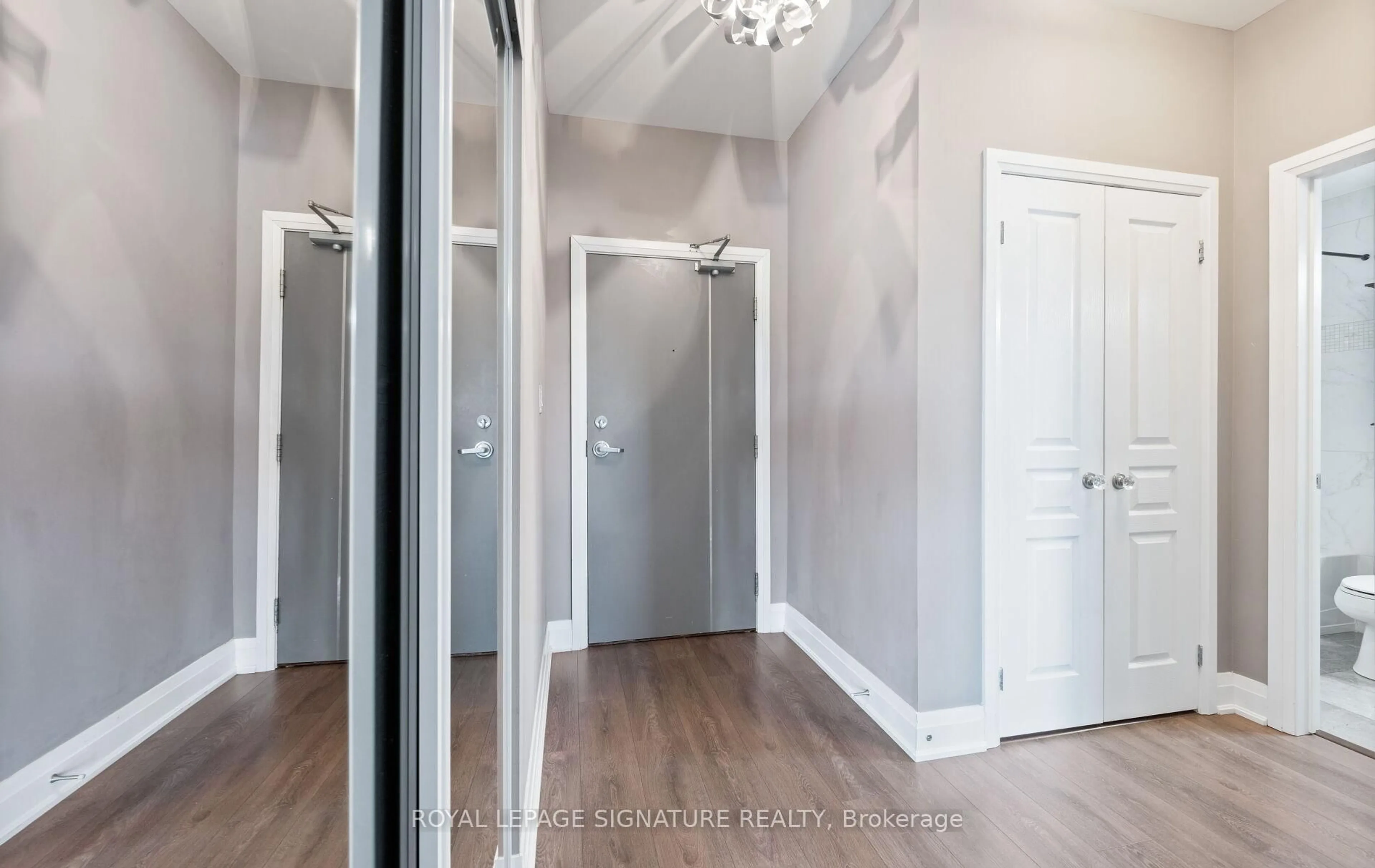 Indoor entryway for 128 Garden Dr #413, Oakville Ontario L6K 0H7