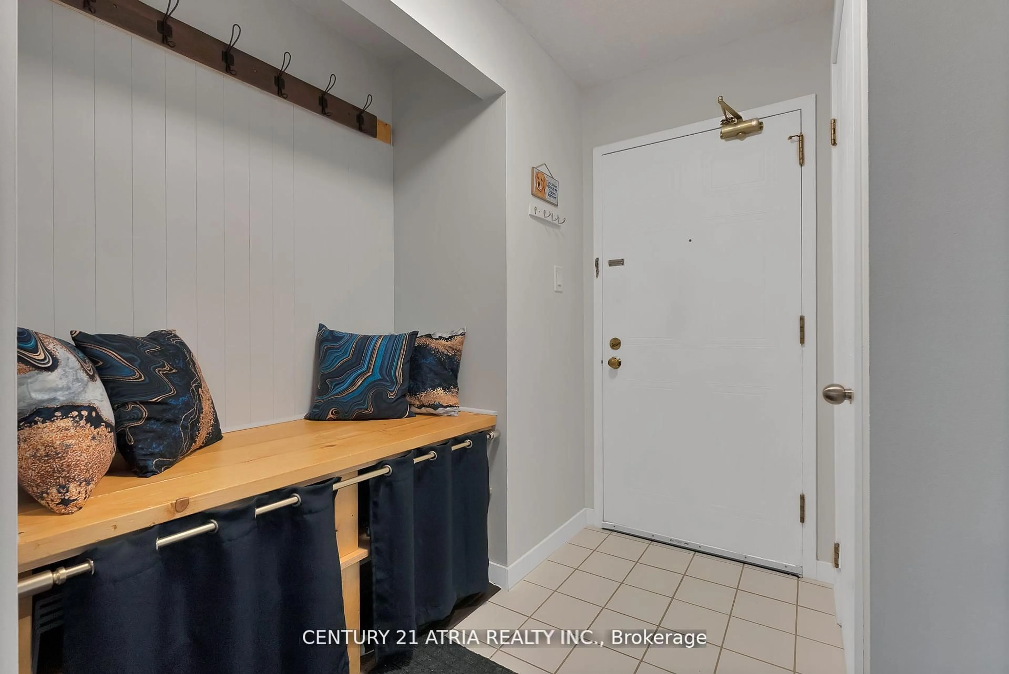 Indoor entryway for 65 Trailwood Dr #523, Mississauga Ontario L4Z 3L1