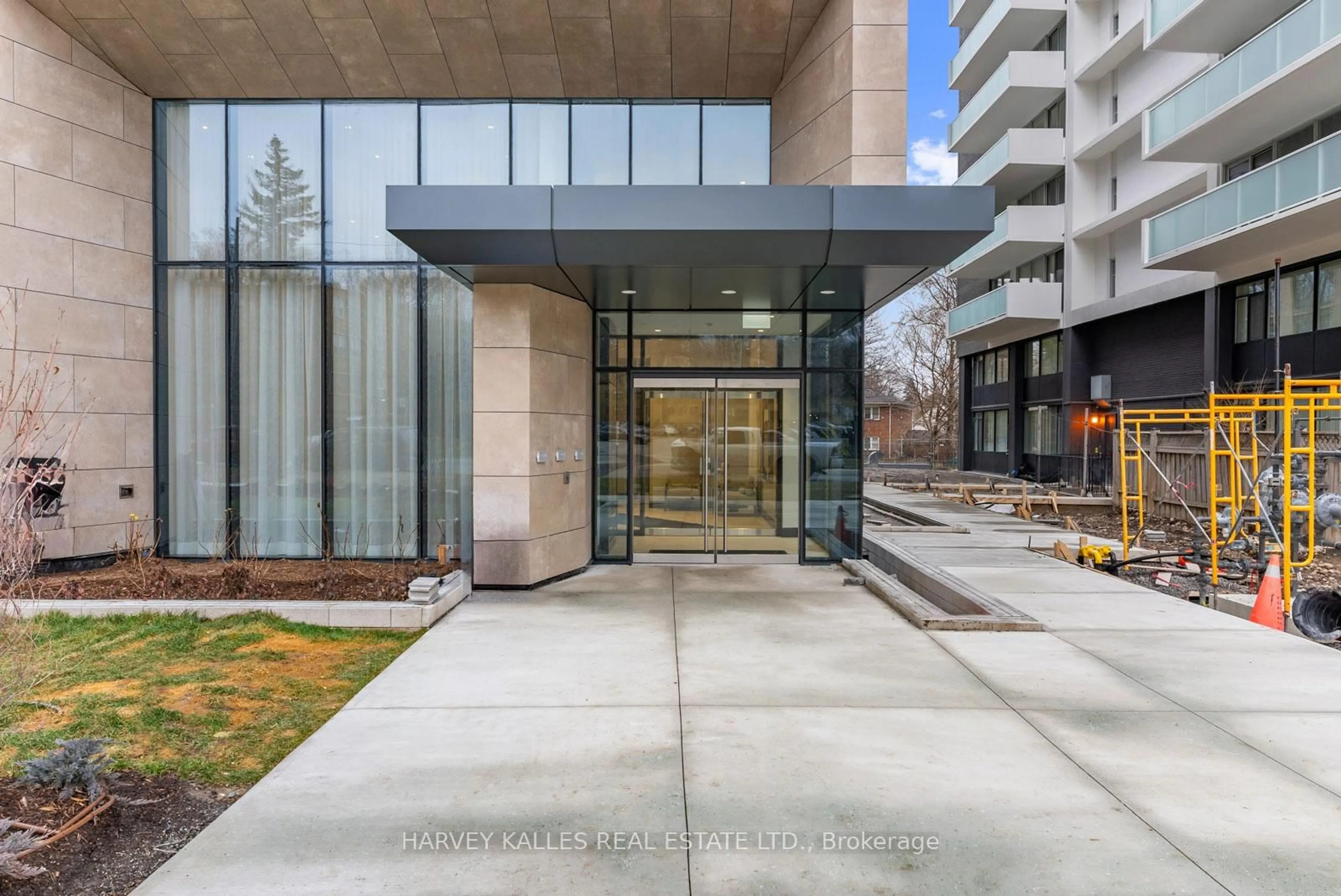 Indoor foyer for 293 The Kingsway #521, Toronto Ontario M9A 0E8