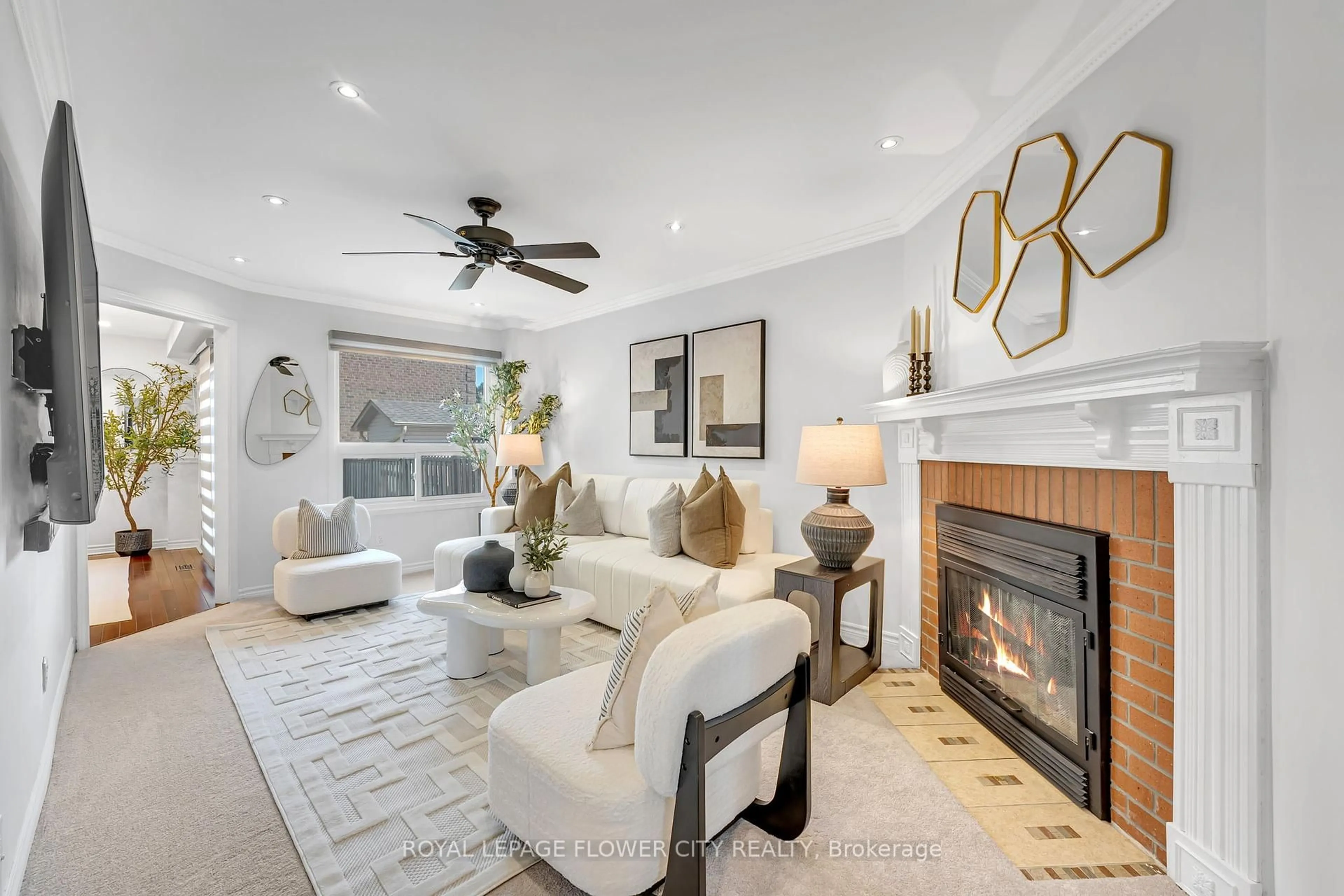 Living room with furniture, unknown for 3278 Waxwing Dr, Mississauga Ontario L5N 5X9