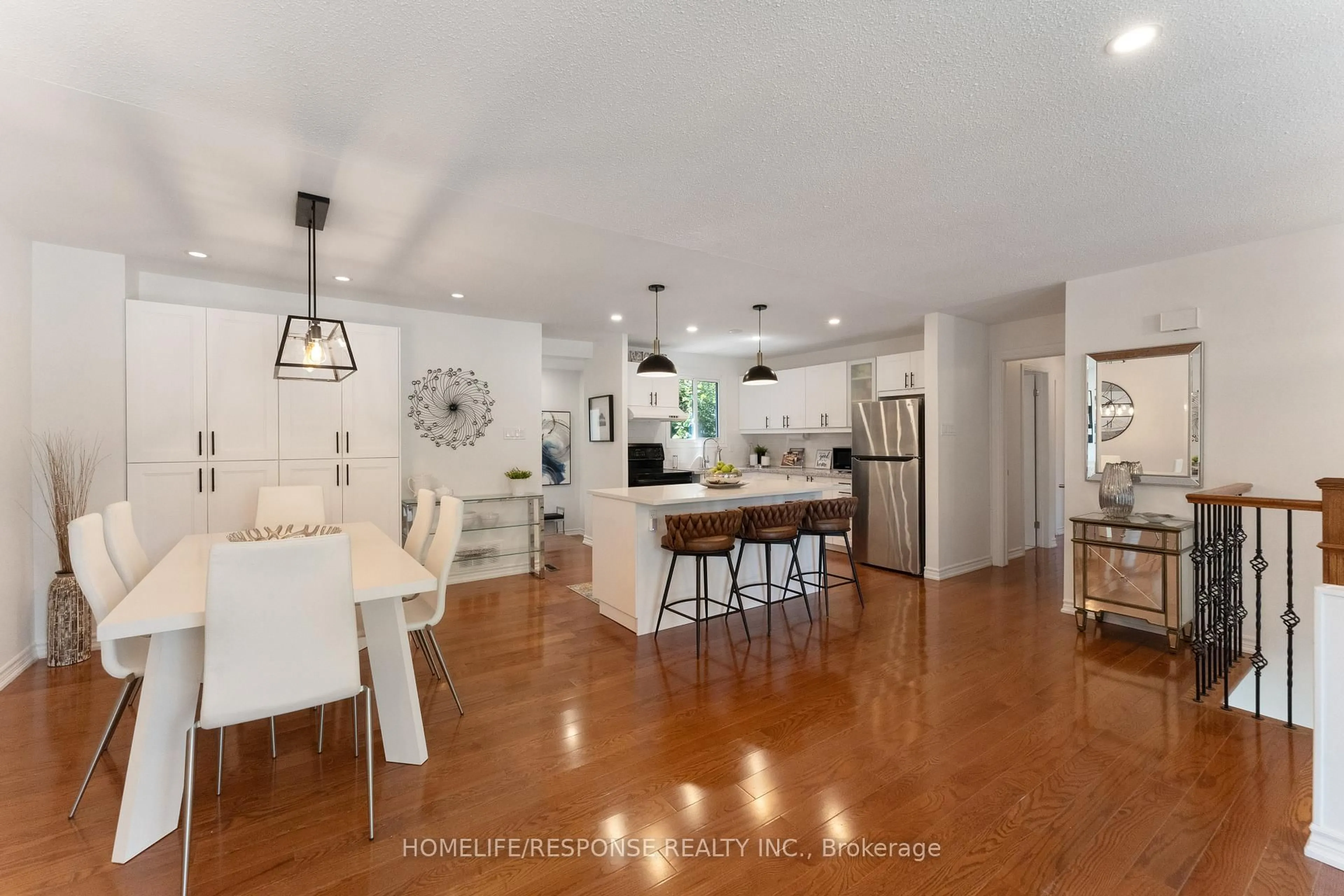 Open concept kitchen, unknown for 2112 SOUTH MILLWAY, Mississauga Ontario L5L 1A6