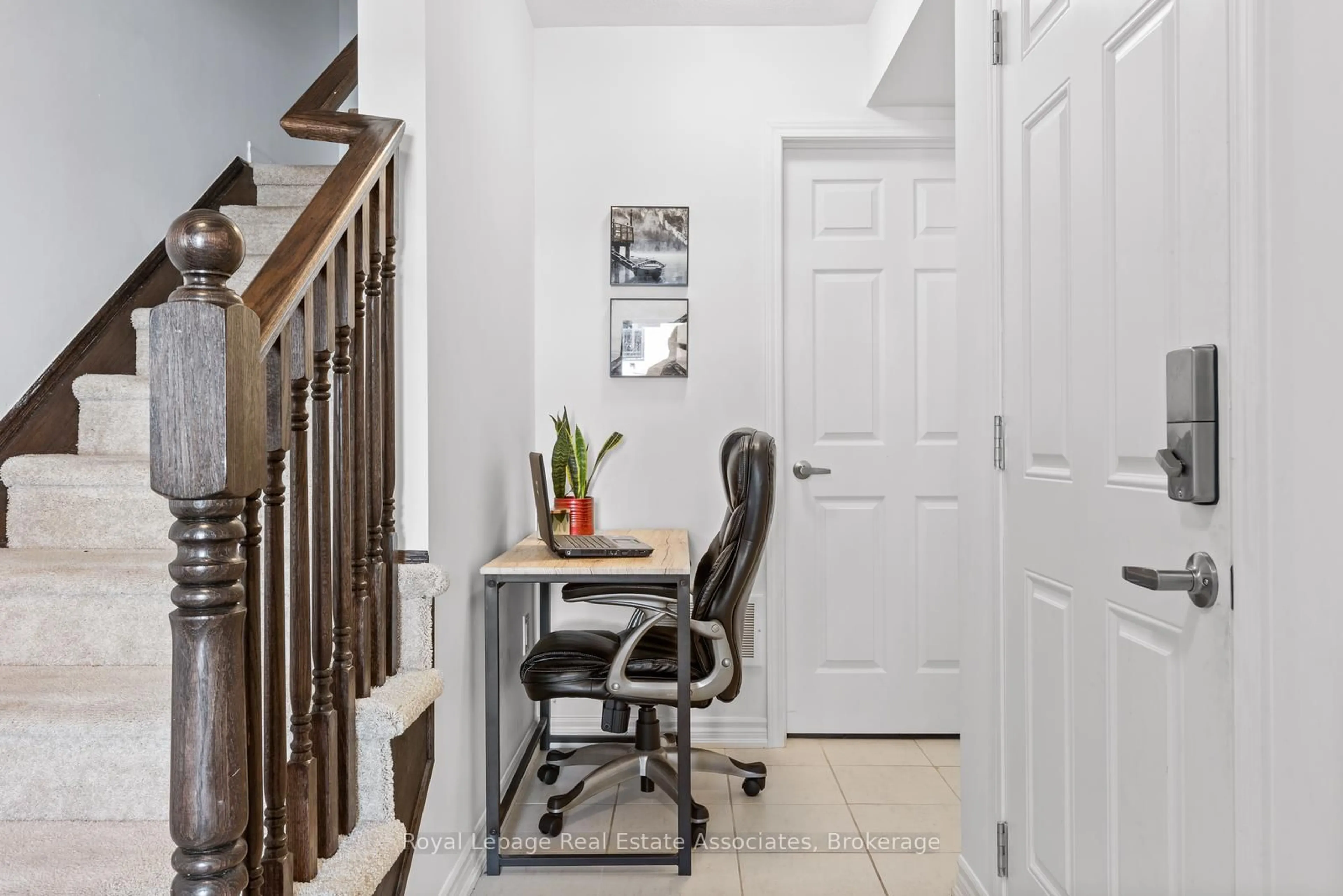 Indoor entryway for 1266 Hop Pl, Milton Ontario L9E 1S4