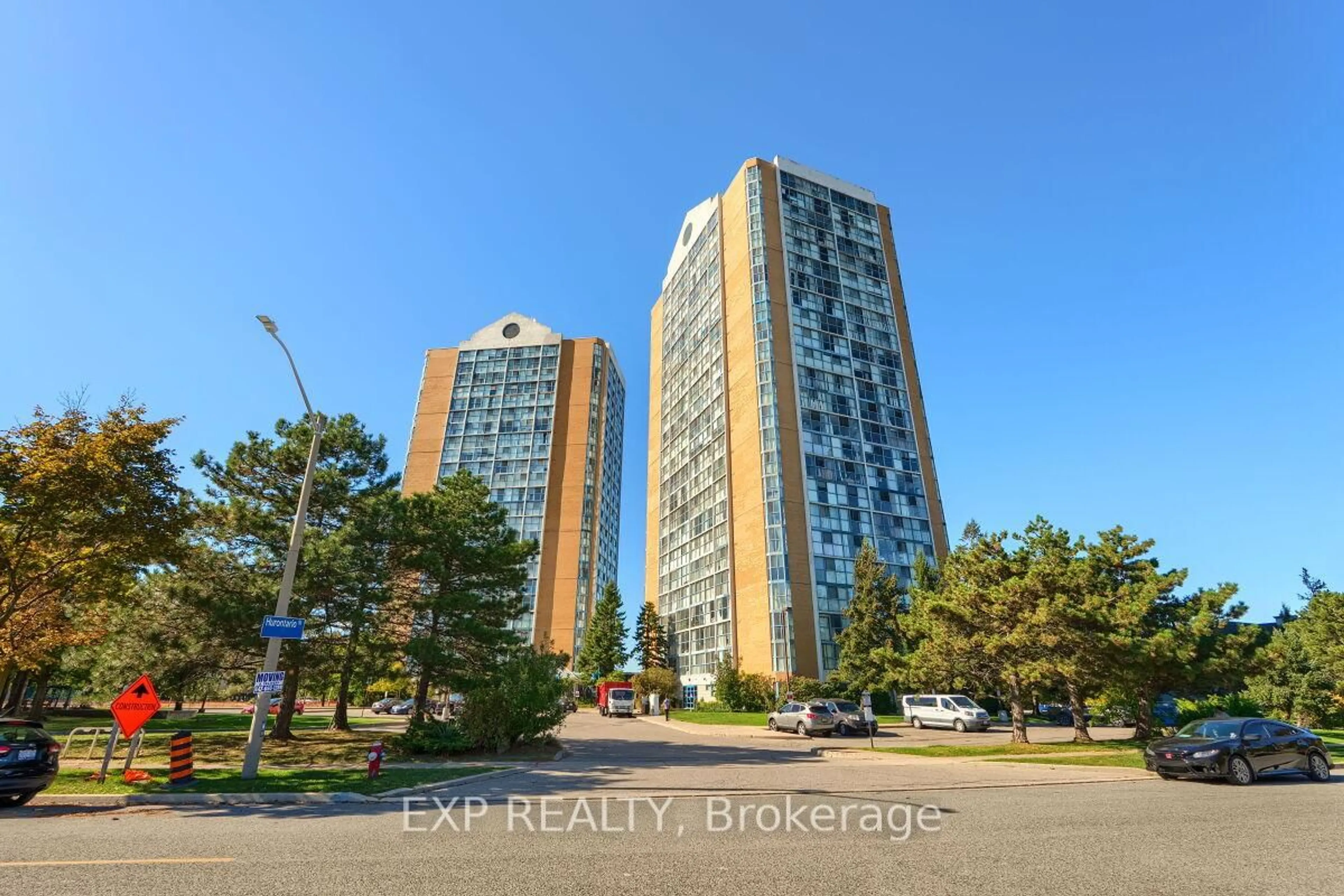 A pic from outside/outdoor area/front of a property/back of a property/a pic from drone, building for 35 Trailwood Dr #217, Mississauga Ontario L4Z 3L6