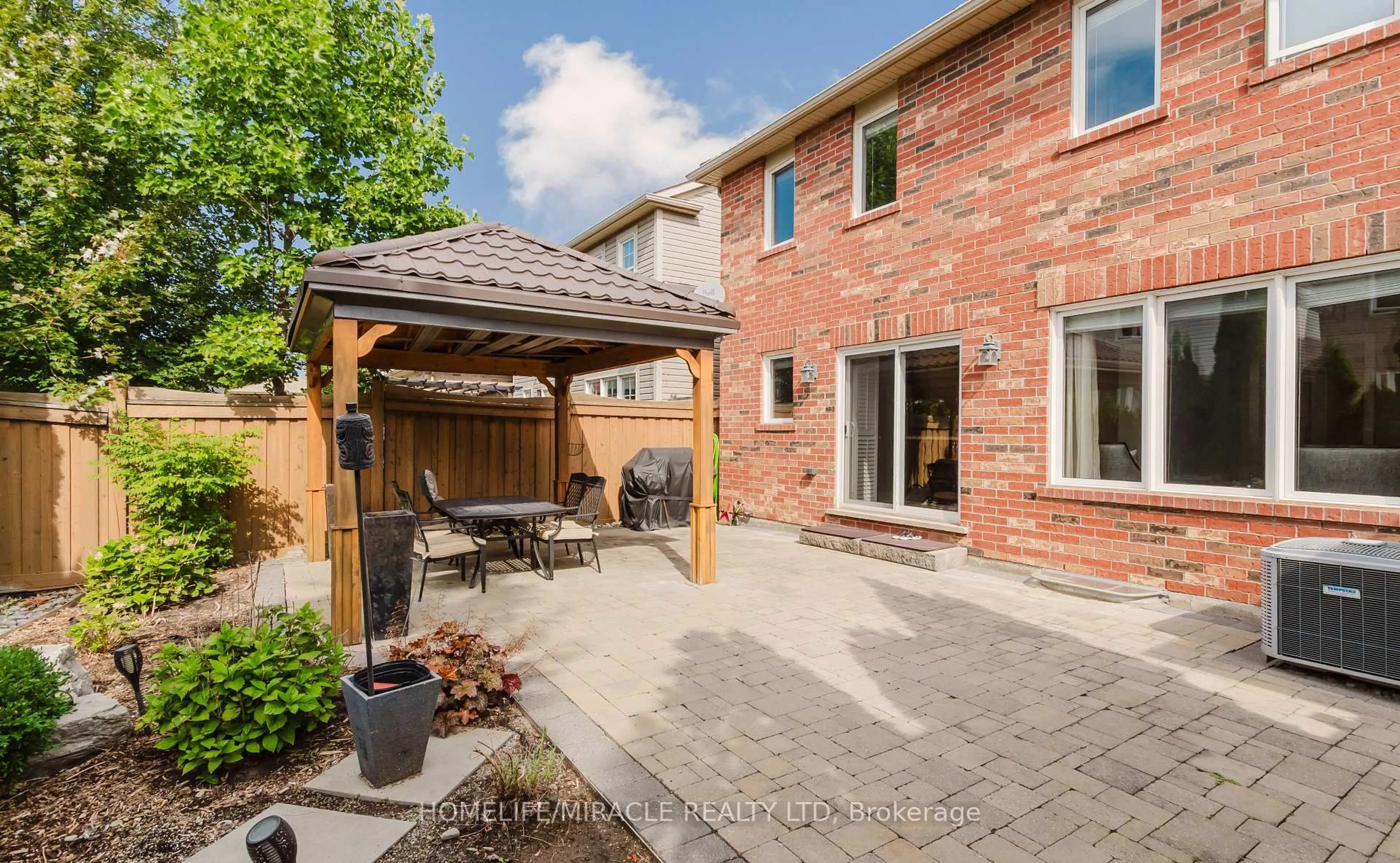 Patio, street for 926 Whewell Tr, Milton Ontario L9T 8C7