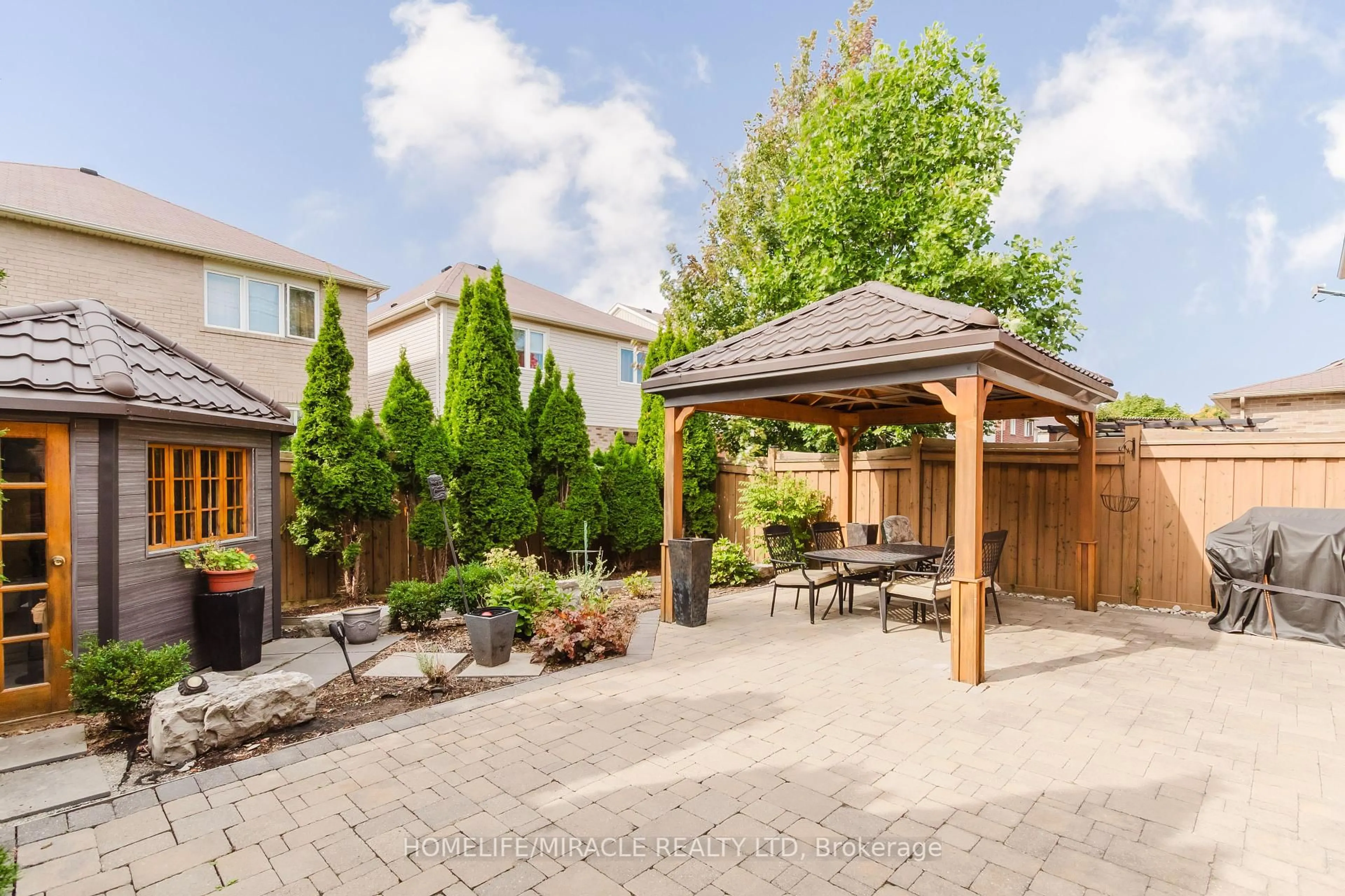 Patio, street for 926 Whewell Tr, Milton Ontario L9T 8C7