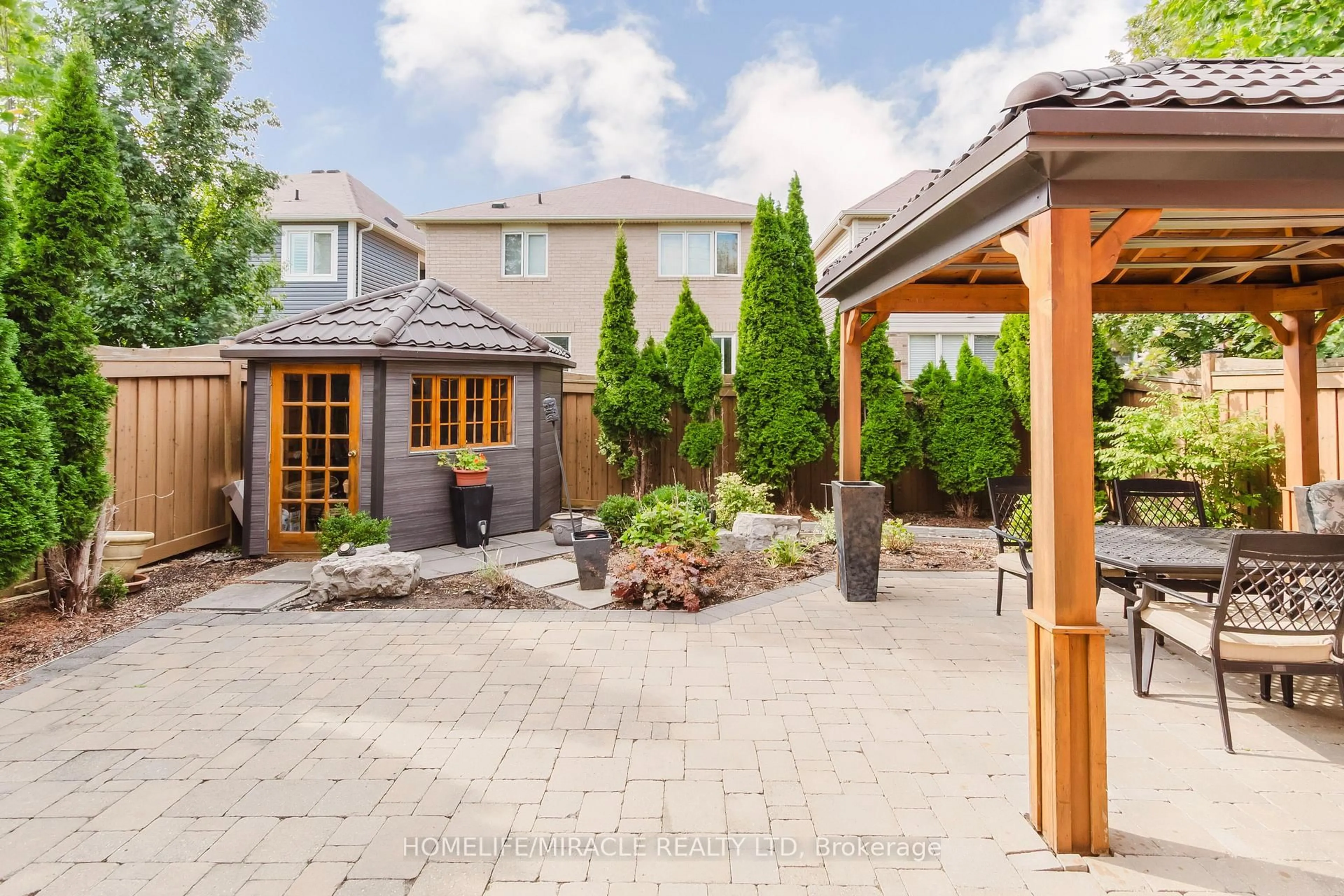 Patio, street for 926 Whewell Tr, Milton Ontario L9T 8C7