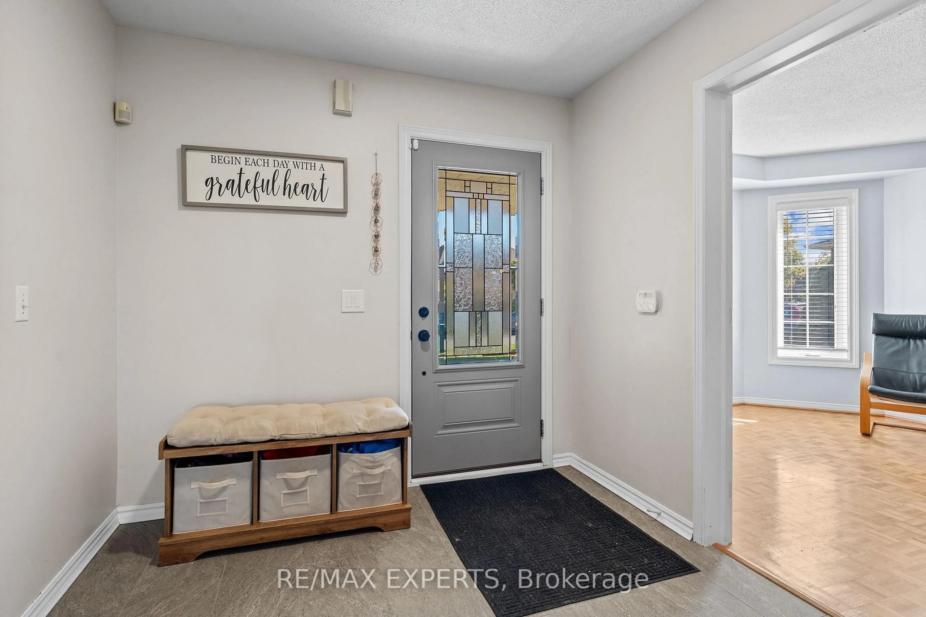 Indoor entryway for 8 Strawberry Hill Crt, Caledon Ontario L7E 1R9