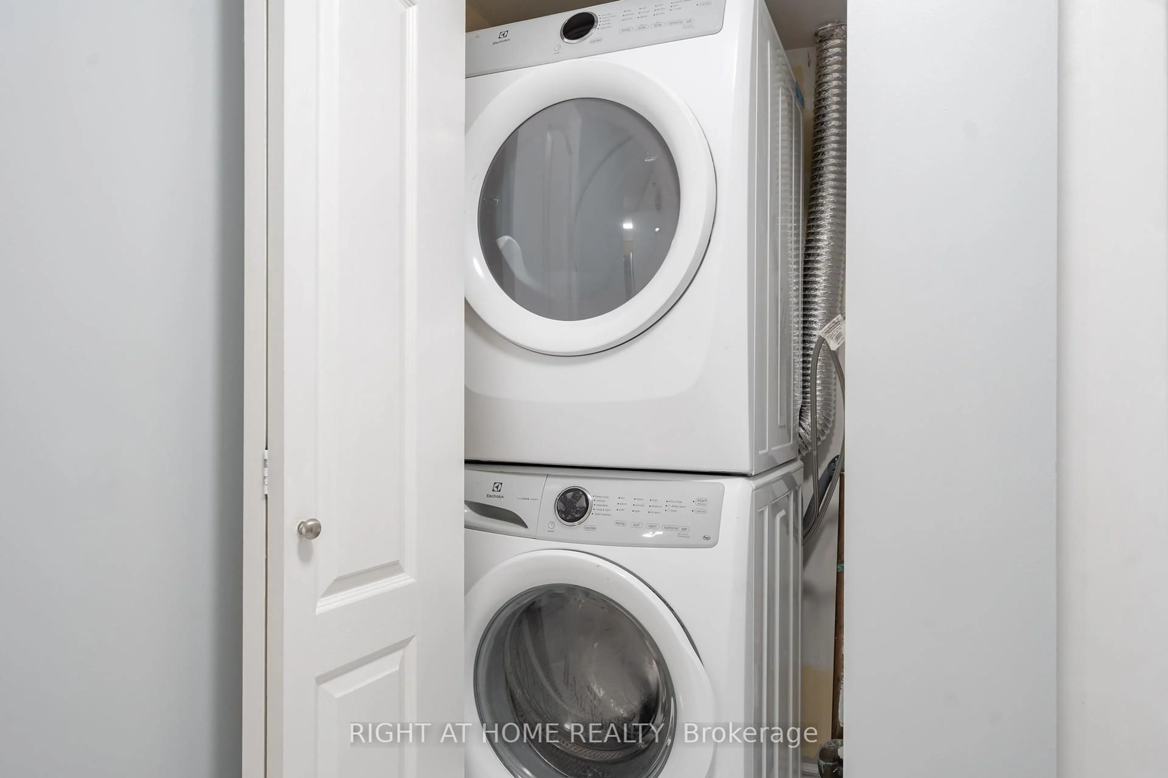 Laundry room for 4080 Living Arts Dr #703, Mississauga Ontario L5B 4N3