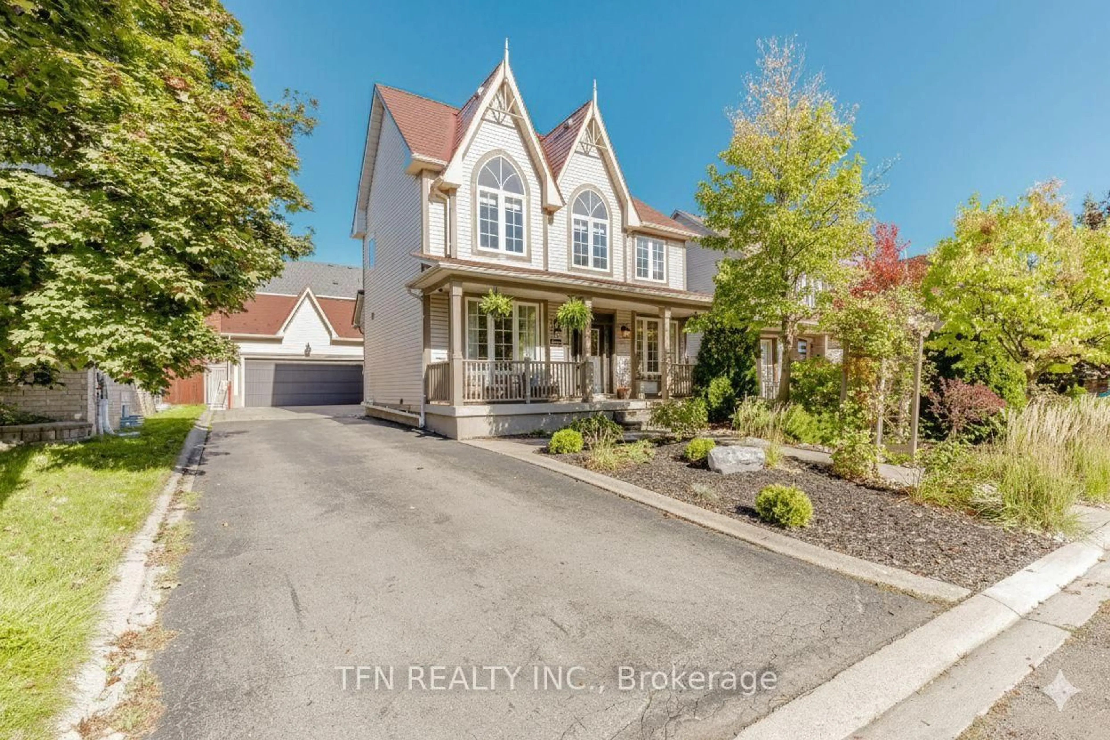A pic from outside/outdoor area/front of a property/back of a property/a pic from drone, street for 7108 Gablehurst Cres, Mississauga Ontario L5W 1E7