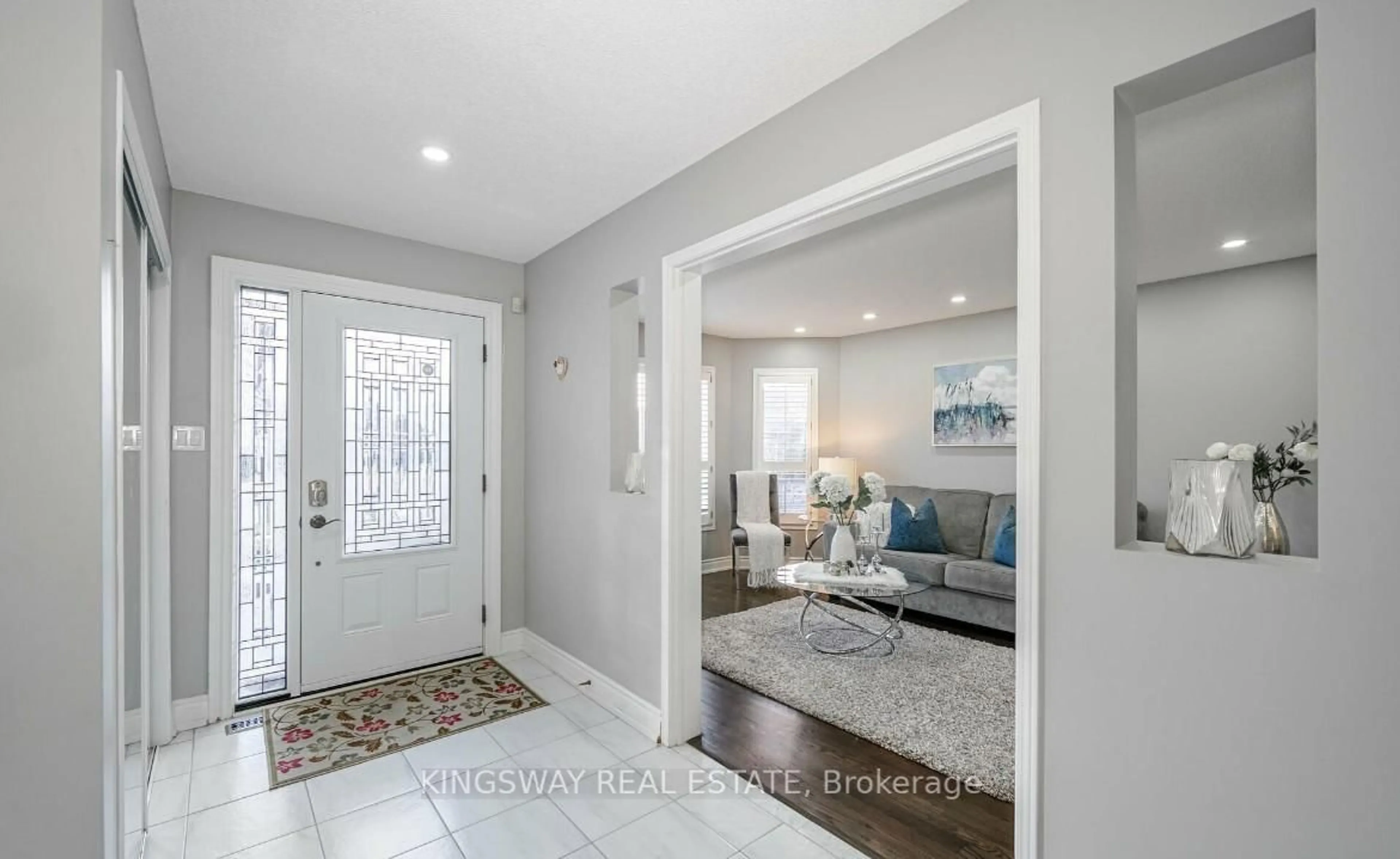 Indoor entryway for 5103 Silverwater Mill Cres, Mississauga Ontario L5V 2B6