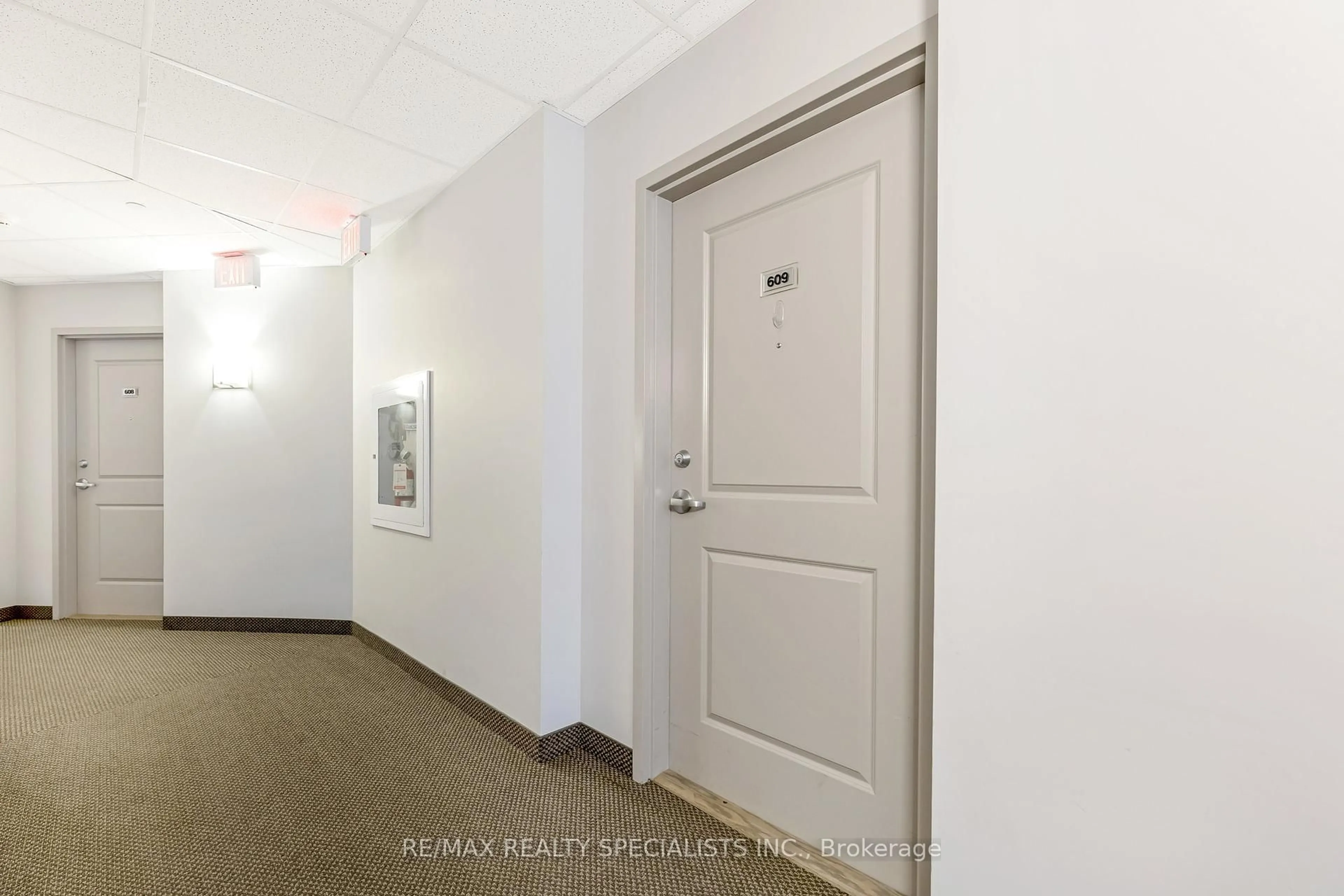 Indoor entryway for 33 Whitmer St #609, Milton Ontario L9T 8P9