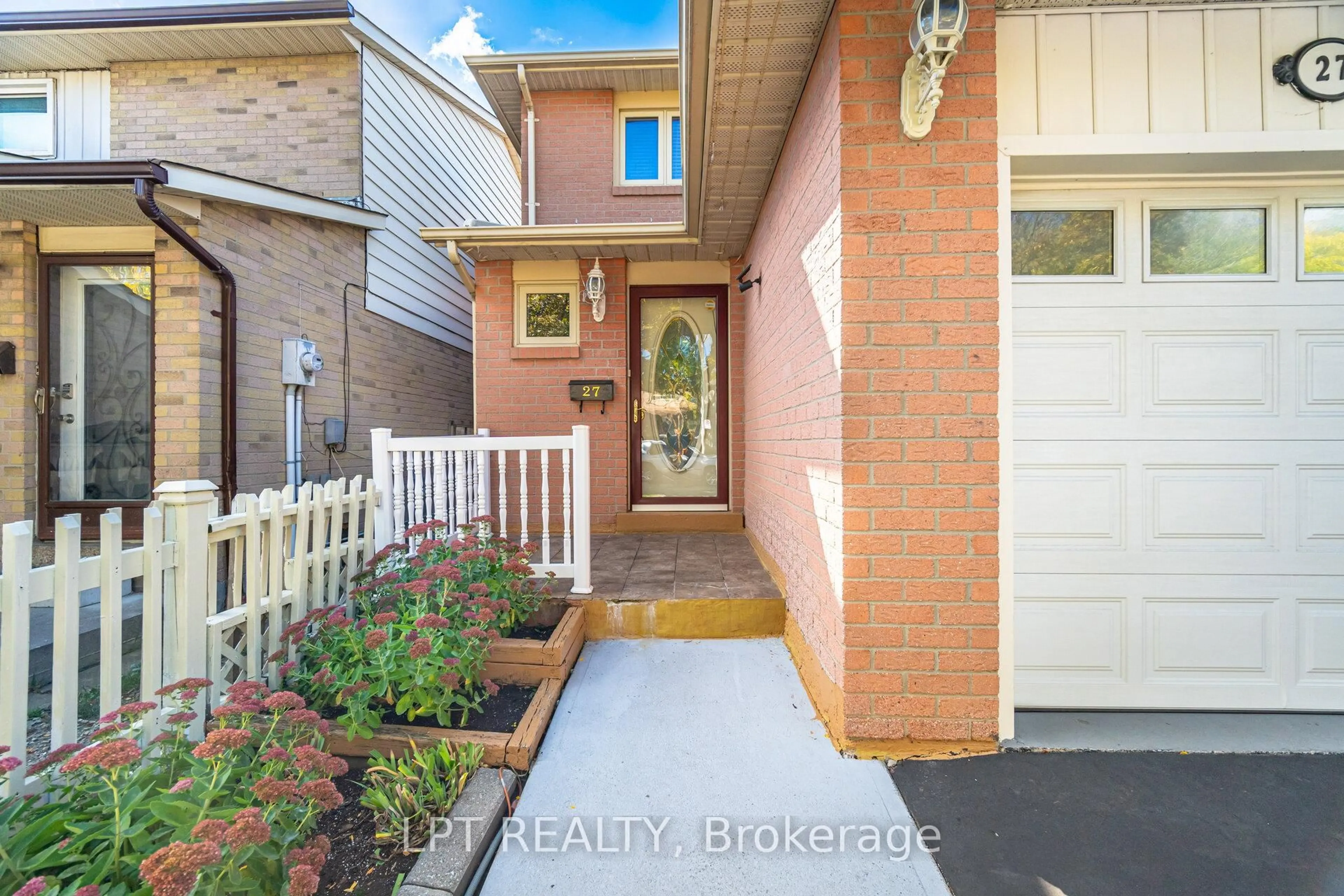 Indoor entryway for 27 Woodsview Ave, Toronto Ontario M9W 6B9