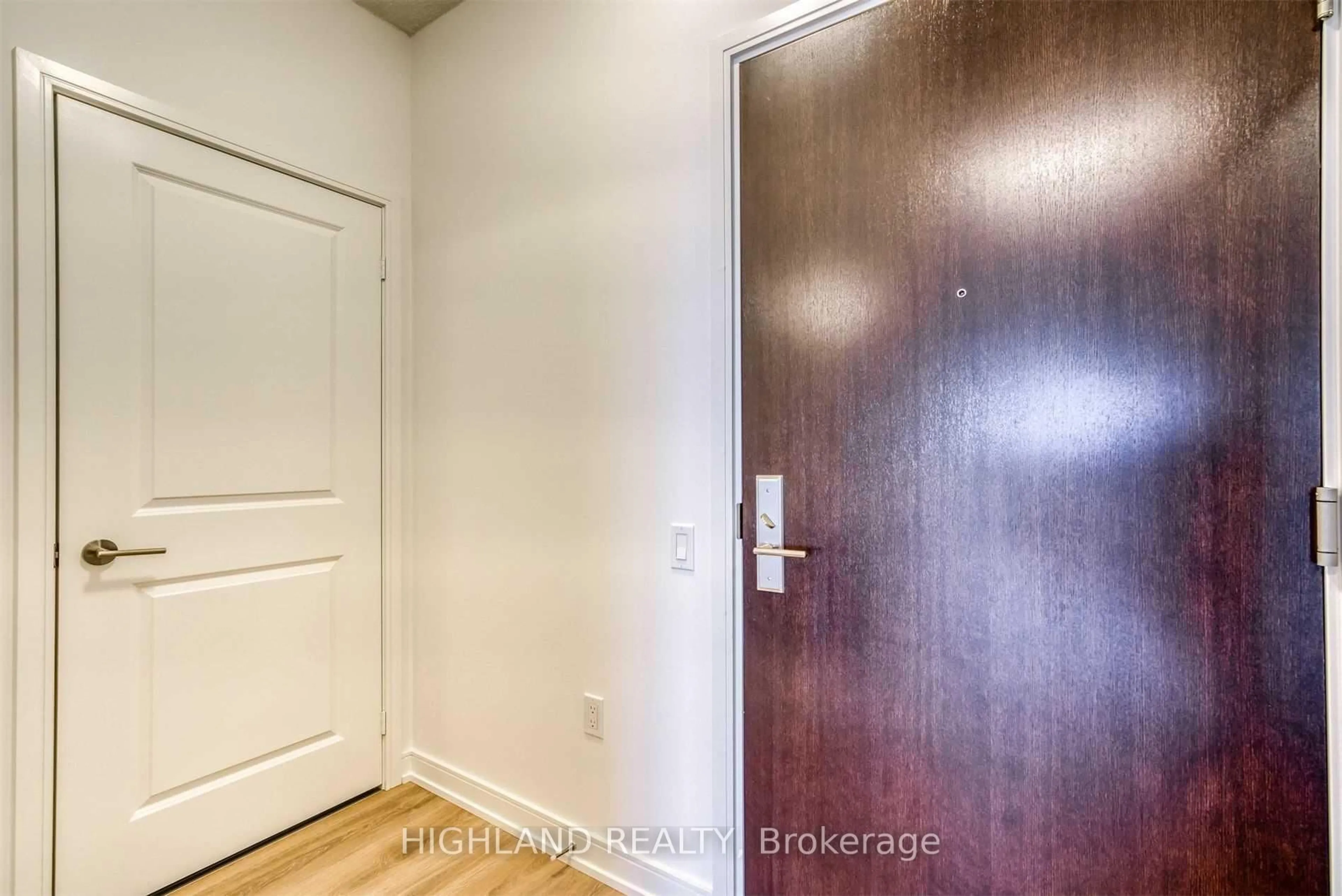 Indoor entryway for 8 Nahani Way #1120, Mississauga Ontario L4Z 0C6