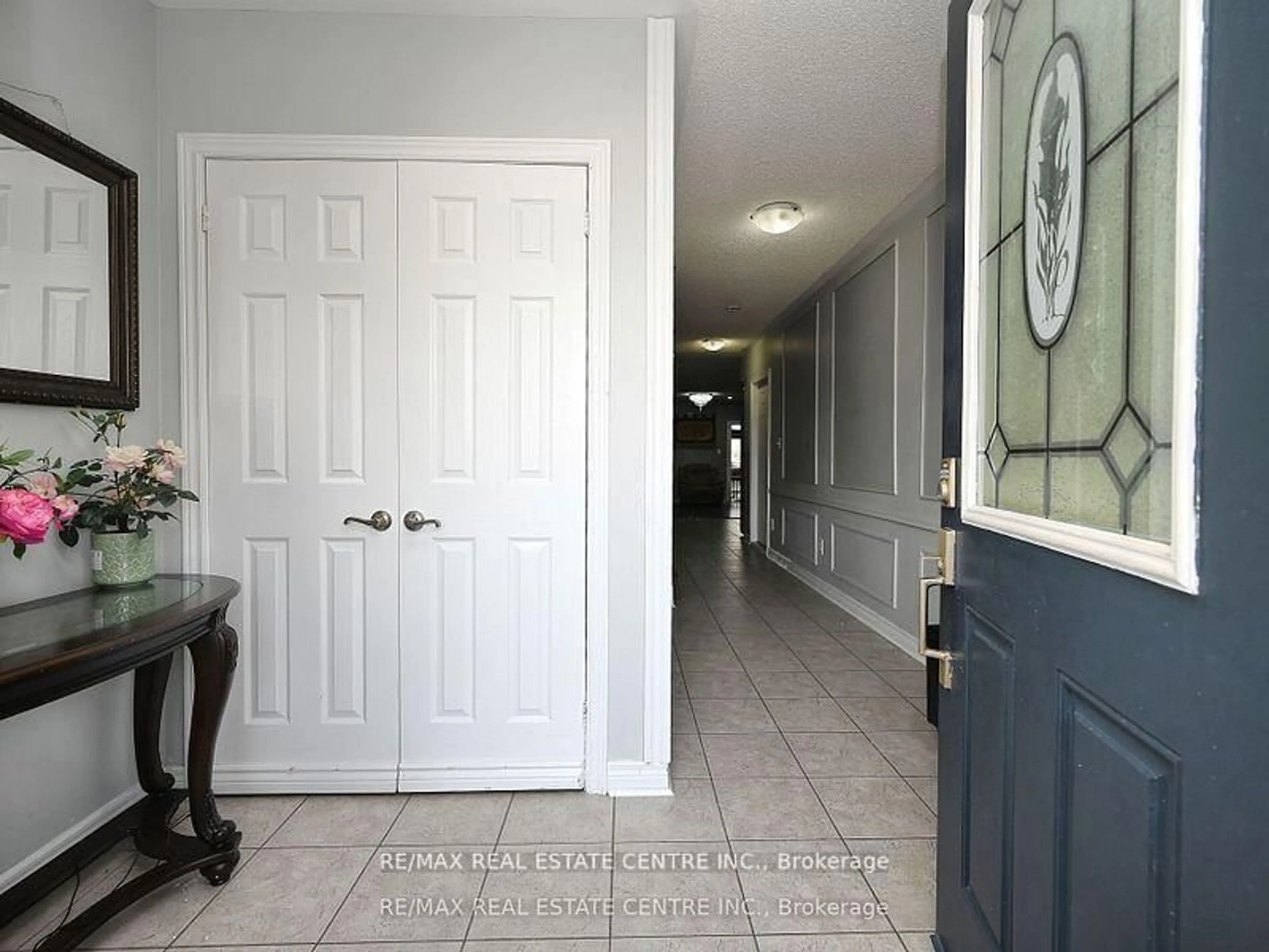 Indoor entryway for 1162 Tupper Dr, Milton Ontario L9T 6T4