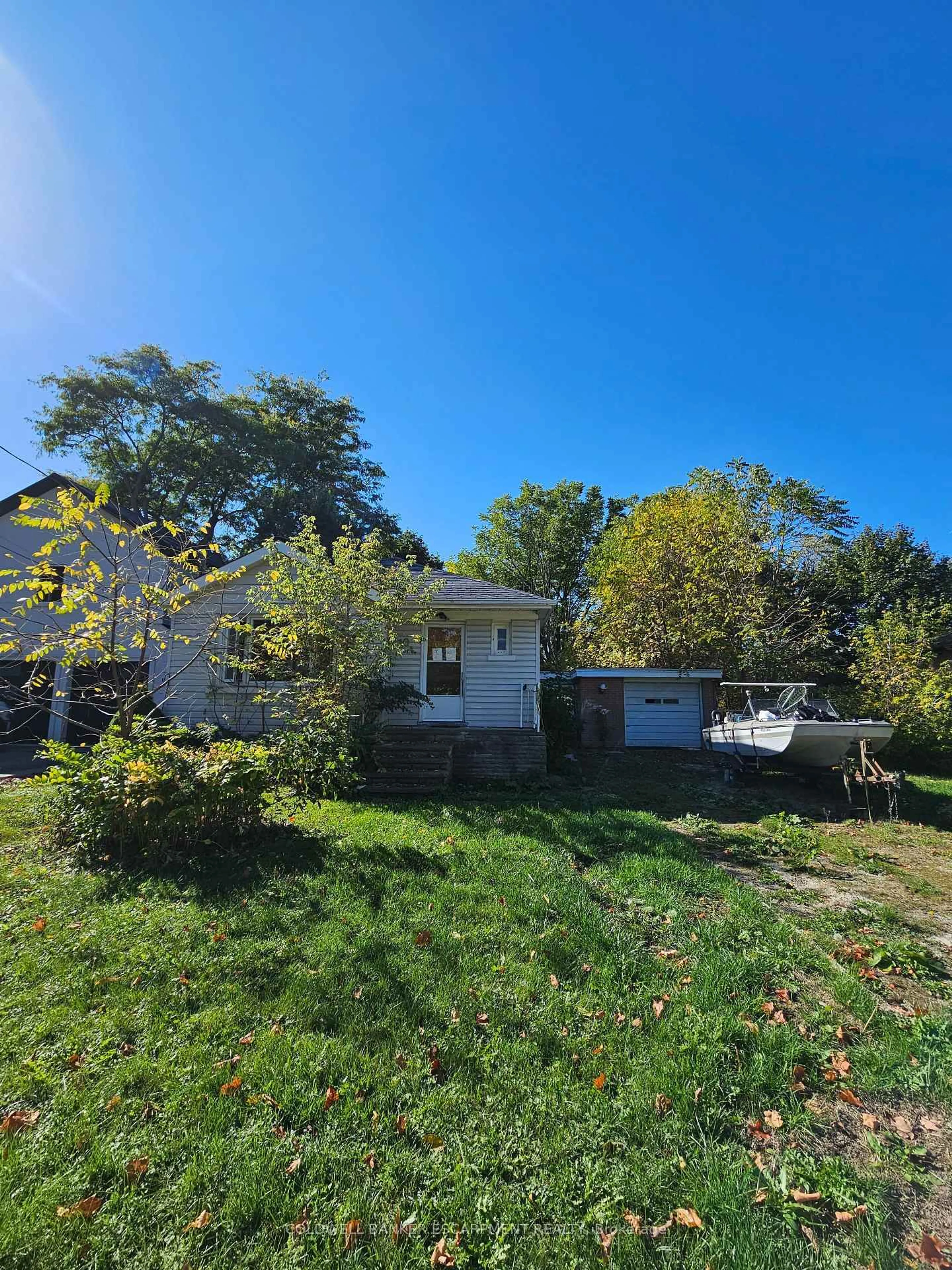 A pic from outside/outdoor area/front of a property/back of a property/a pic from drone, street for 10 Margaret St, Halton Hills Ontario L7G 1V6