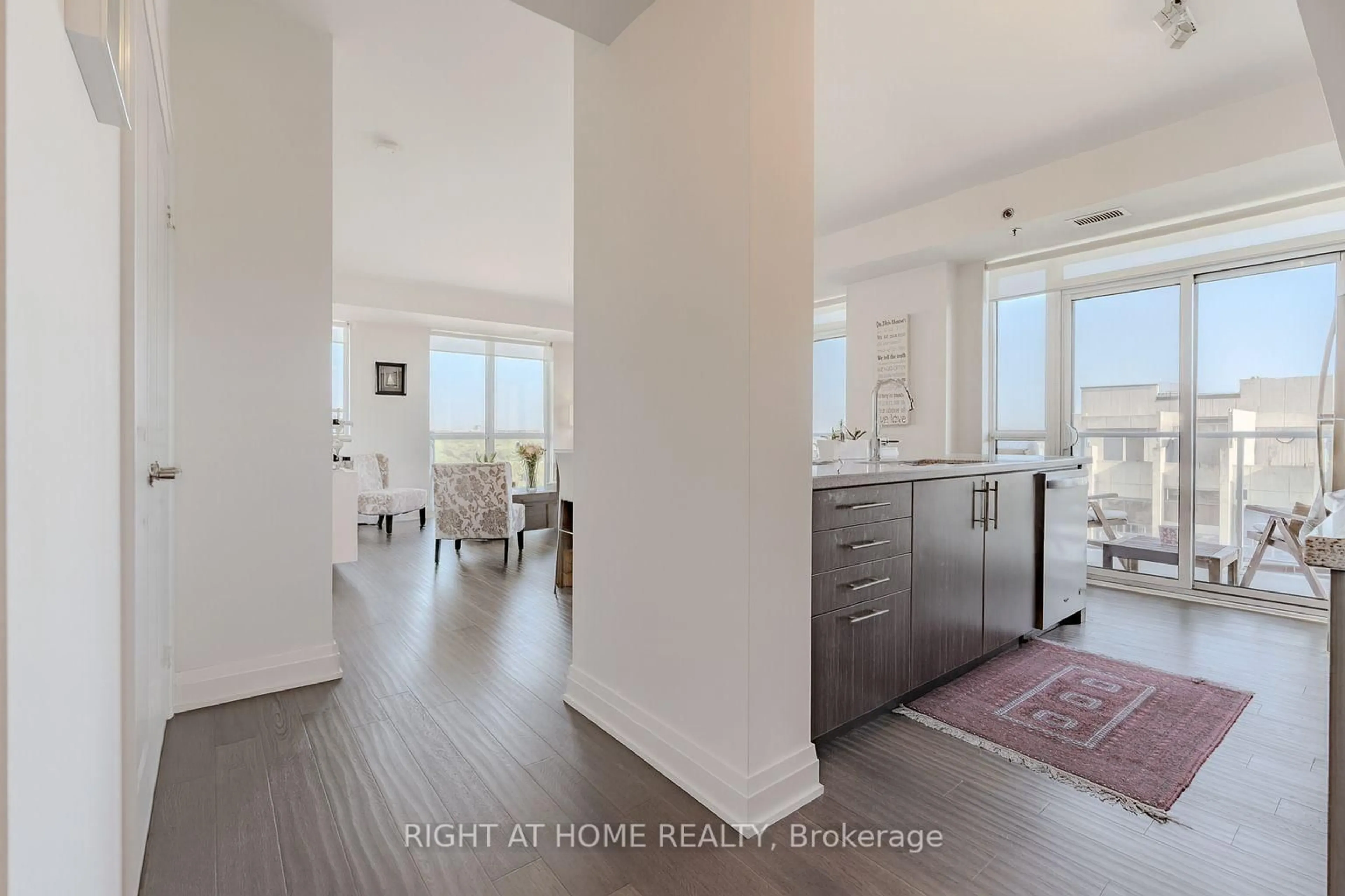 Open concept kitchen, unknown for 55 Speers Rd #1603, Oakville Ontario L6K 0H9