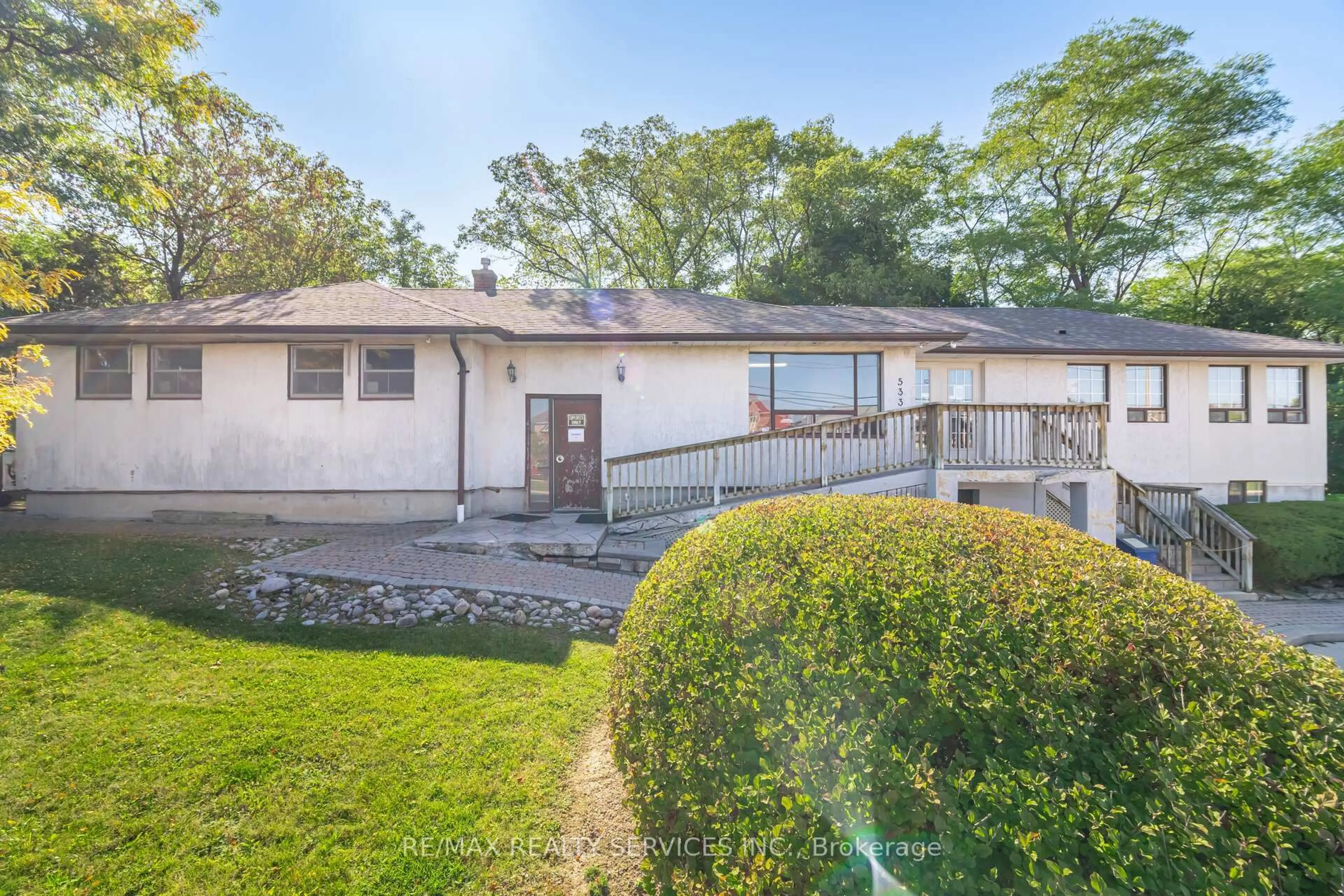 A pic from outside/outdoor area/front of a property/back of a property/a pic from drone, unknown for 5330 Creditview Rd, Mississauga Ontario L5M 5N5