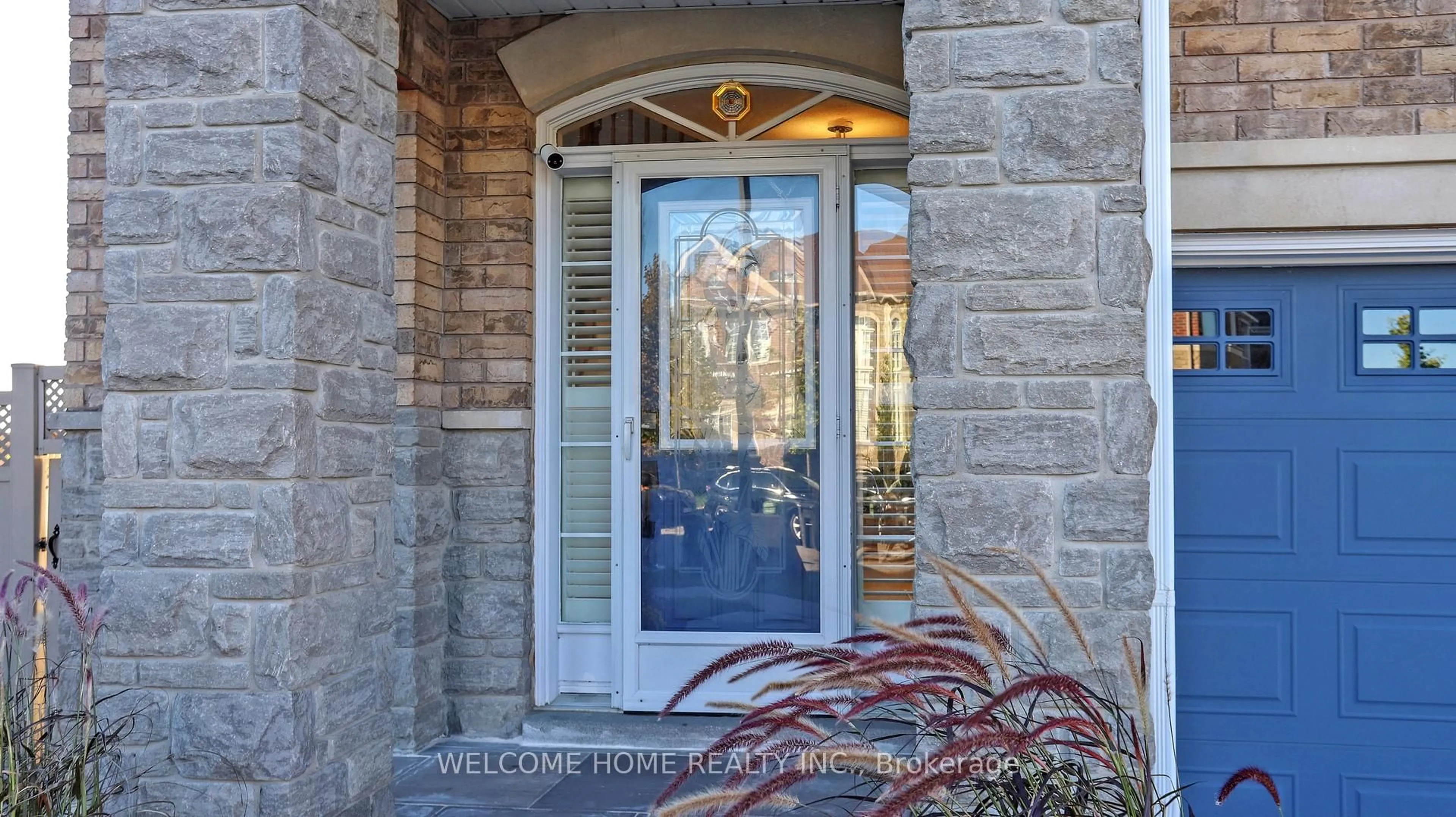 Indoor entryway for 33 Fred Young Dr, Toronto Ontario M3L 0A1