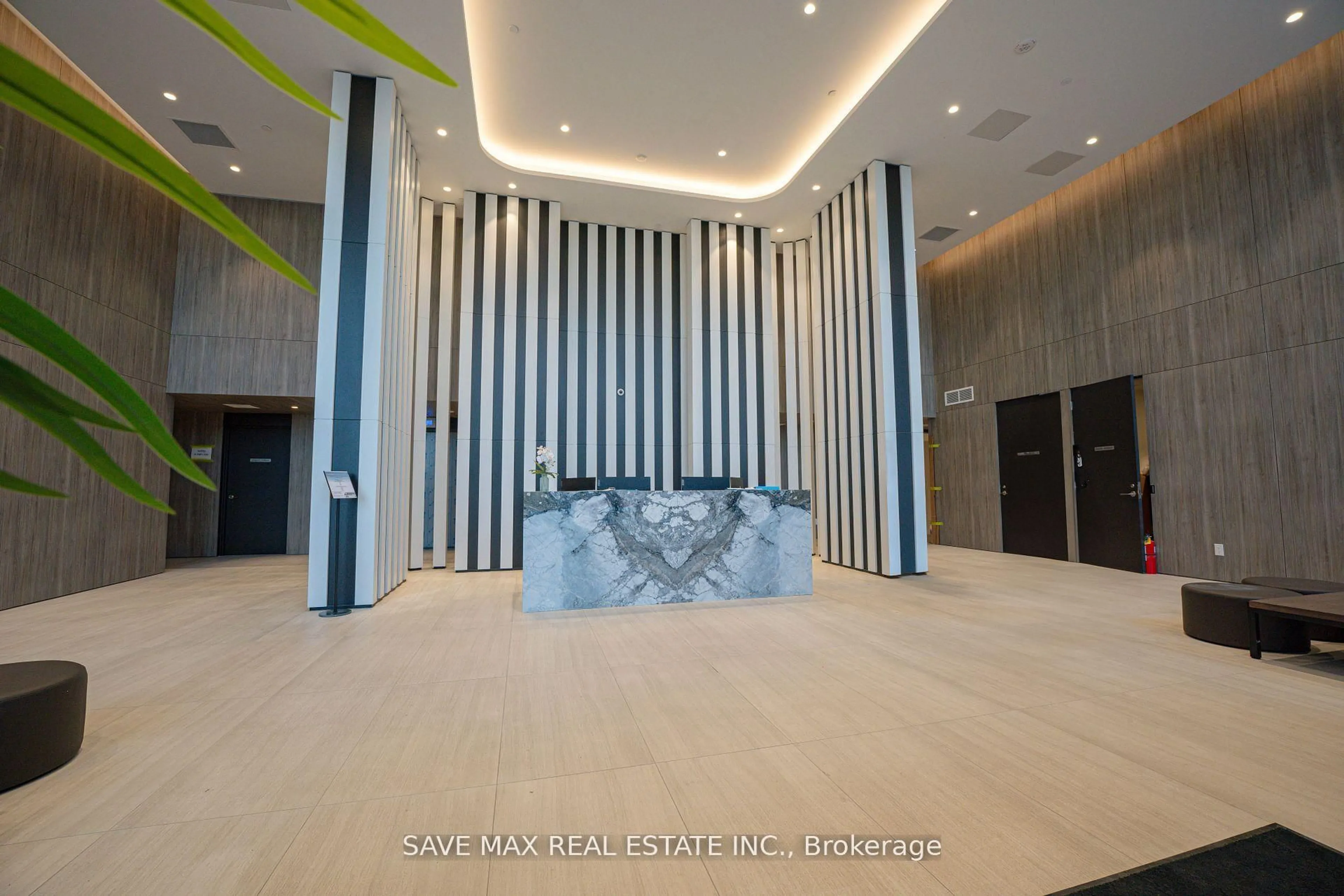 Indoor foyer for 220 Missinnihe Way #TH108, Mississauga Ontario L5H 0A9