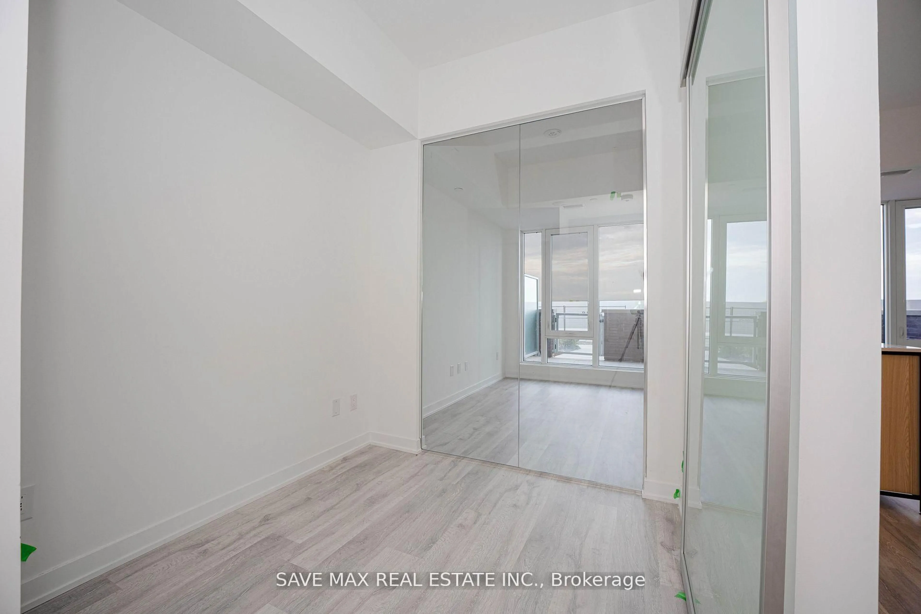 A pic of a room for 220 Missinnihe Way #TH108, Mississauga Ontario L5H 0A9