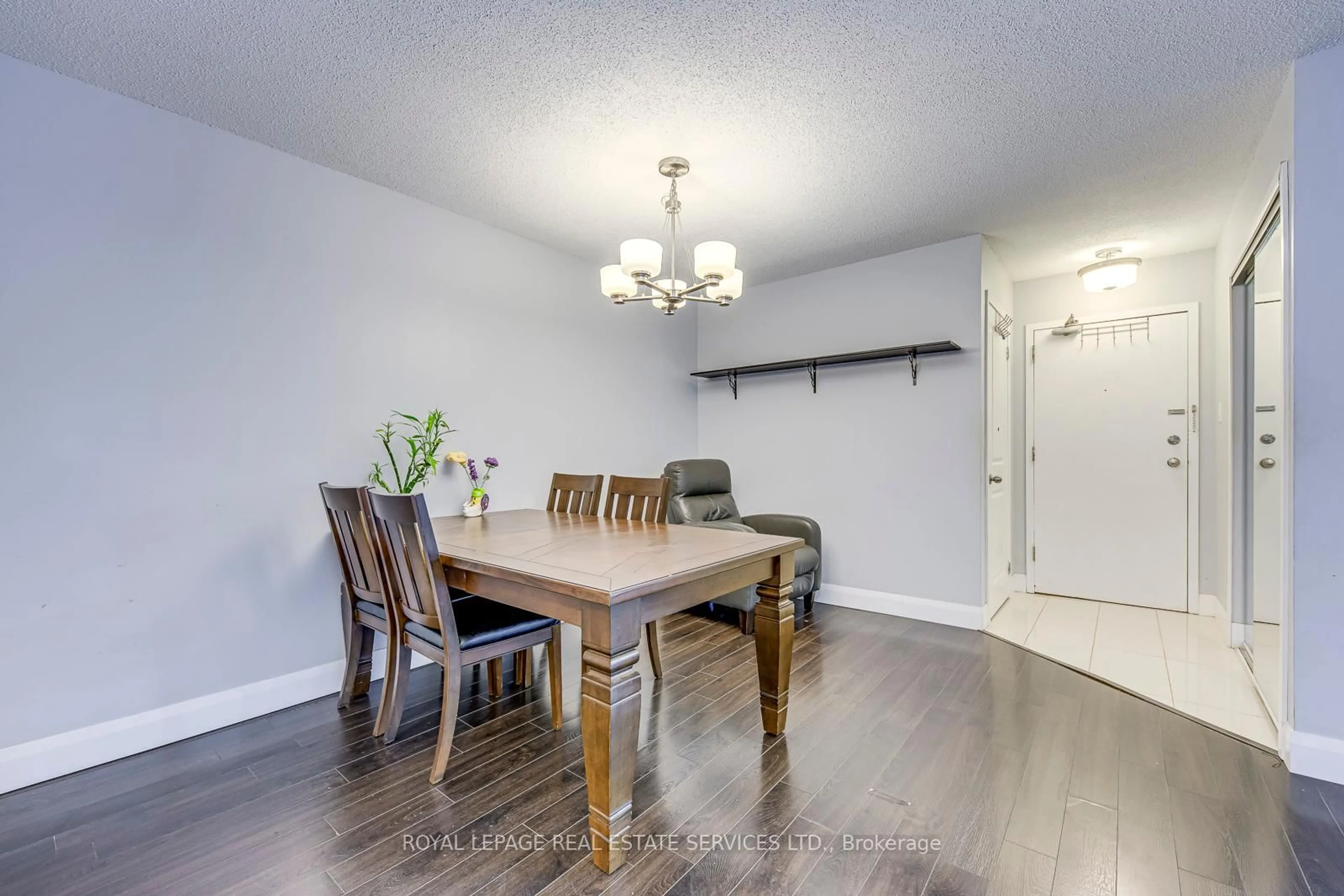 Dining room, wood/laminate floor for 1450 Glen Abbey Gate #911, Oakville Ontario L6M 2V7