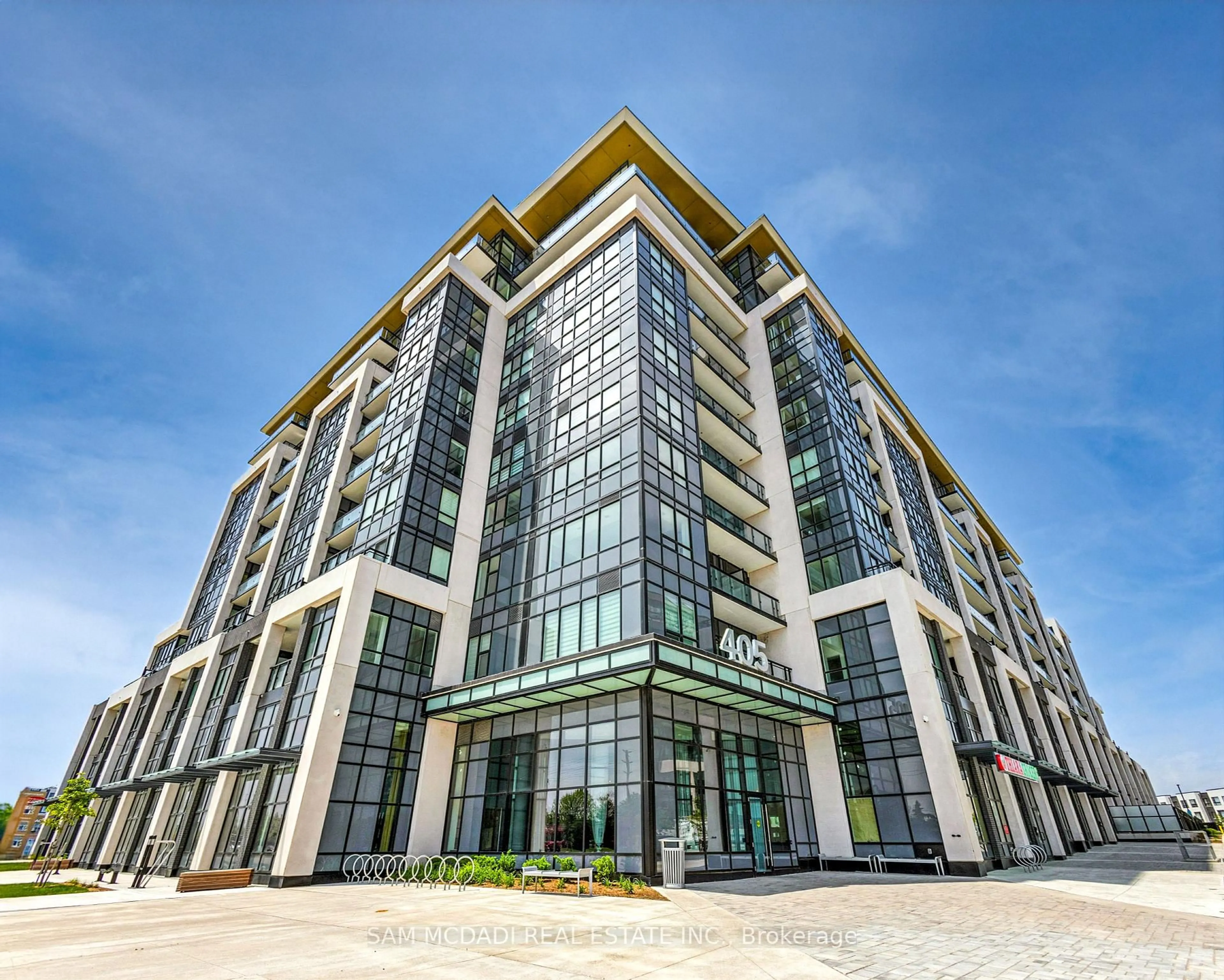 Indoor foyer for 405 Dundas St #722, Oakville Ontario L6M 5P9