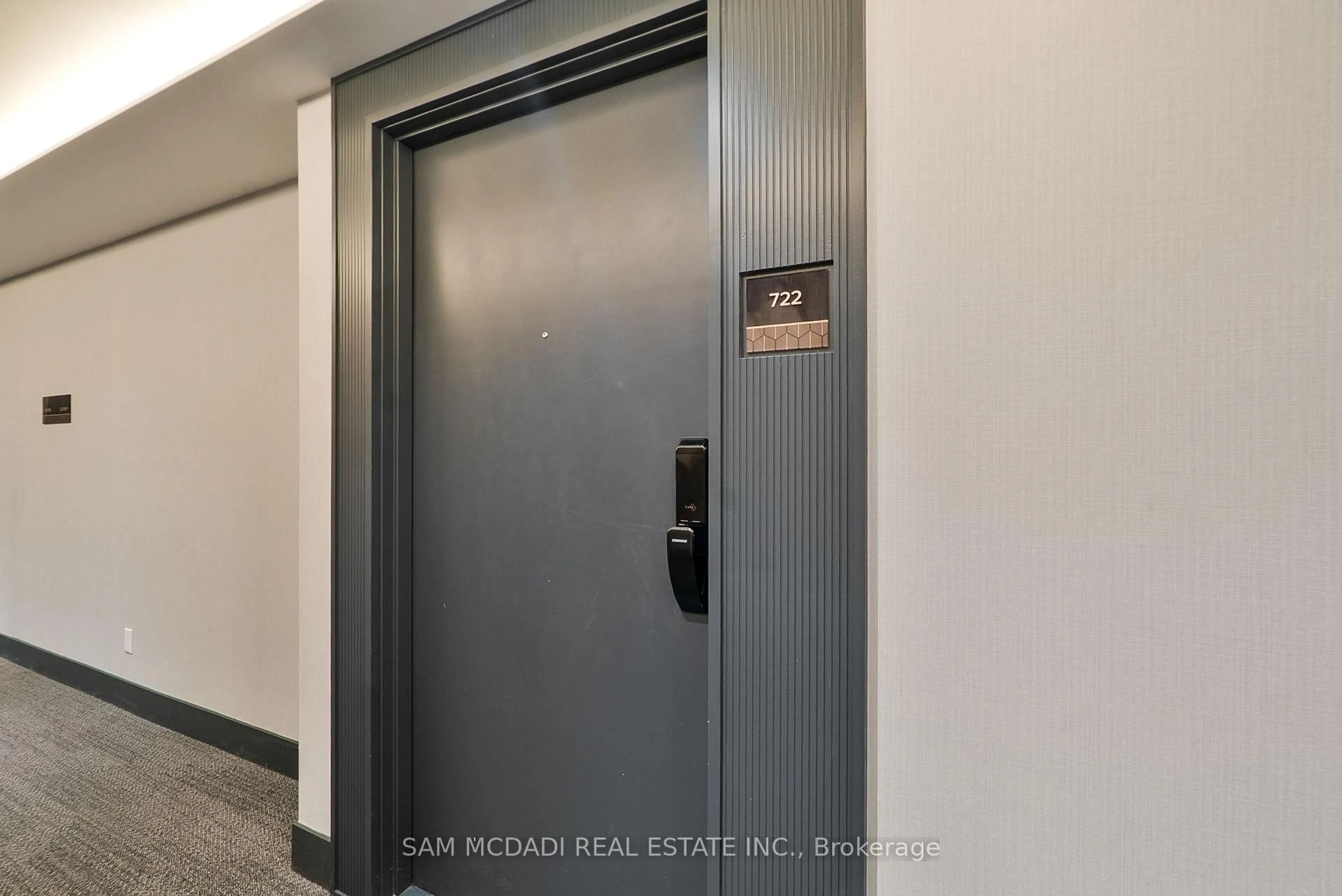 Indoor entryway for 405 Dundas St #722, Oakville Ontario L6M 5P9
