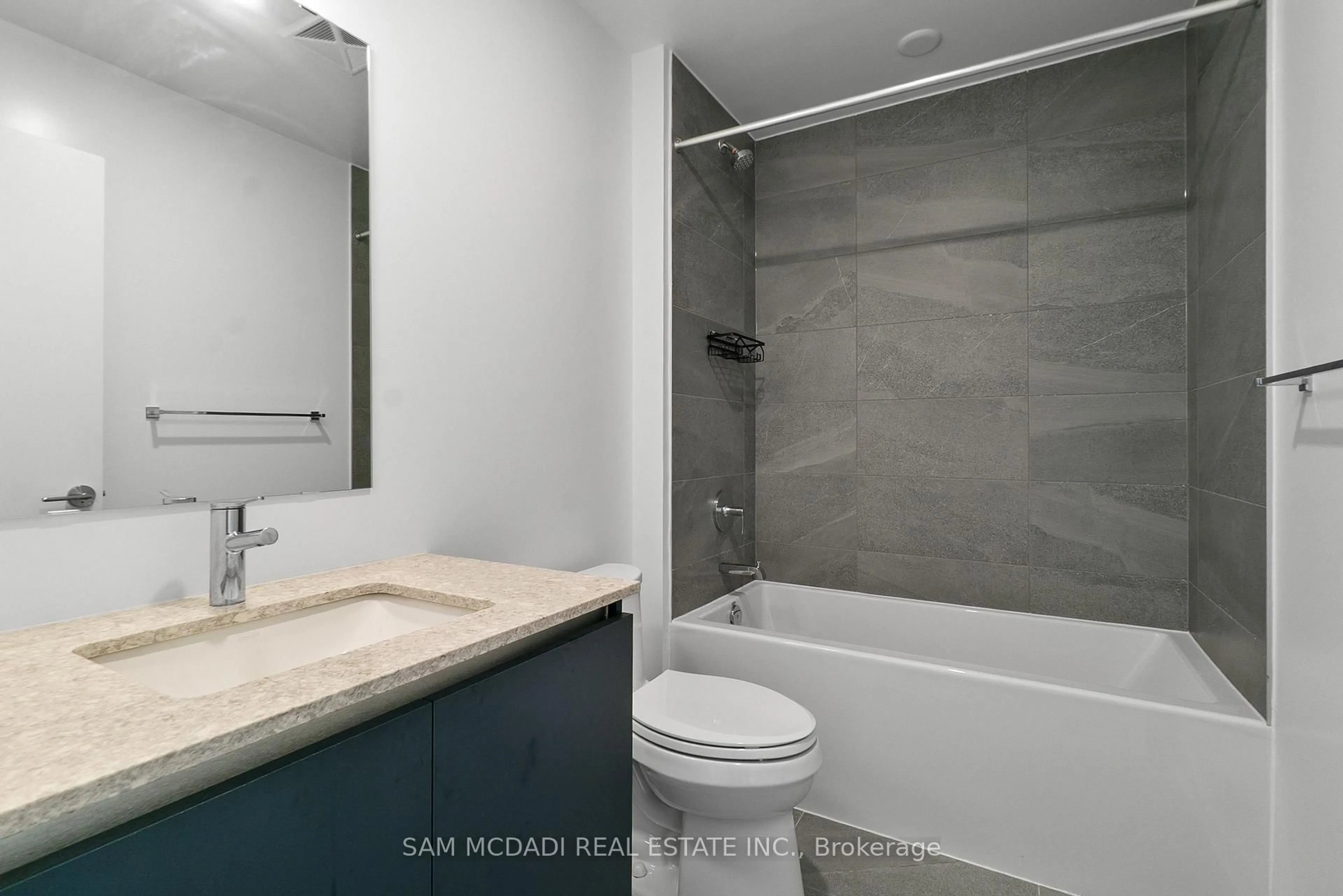 Standard bathroom, ceramic/tile floor for 405 Dundas St #722, Oakville Ontario L6M 5P9