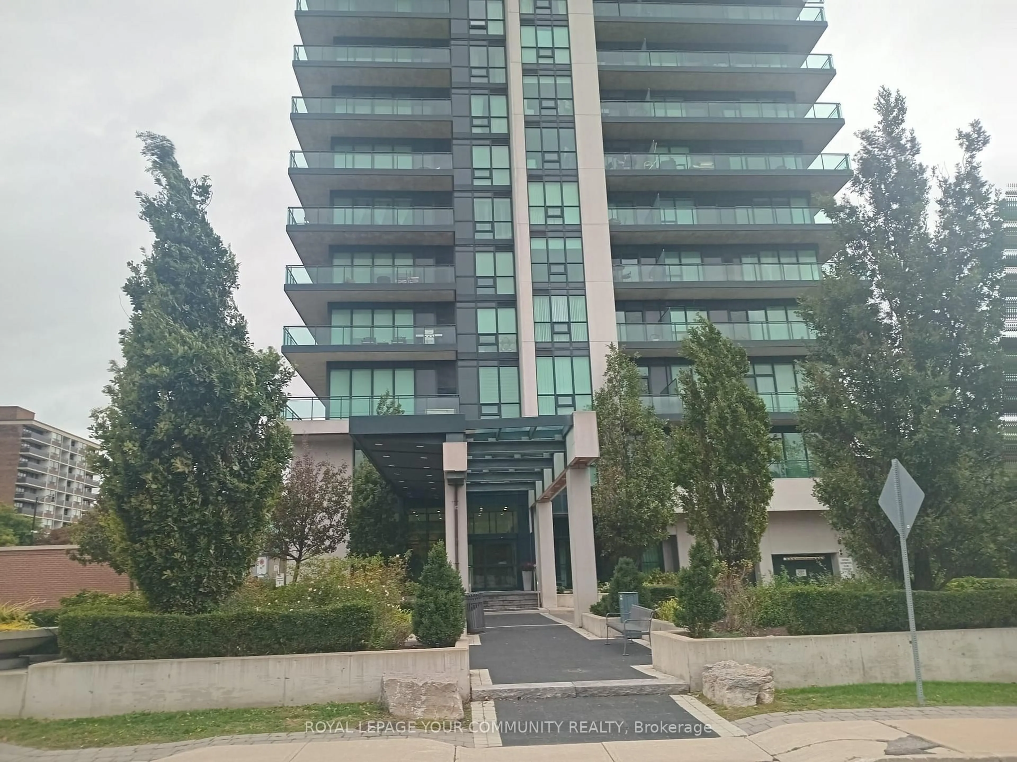 Unknown for 100 John St #608, Brampton Ontario L6W 0A8