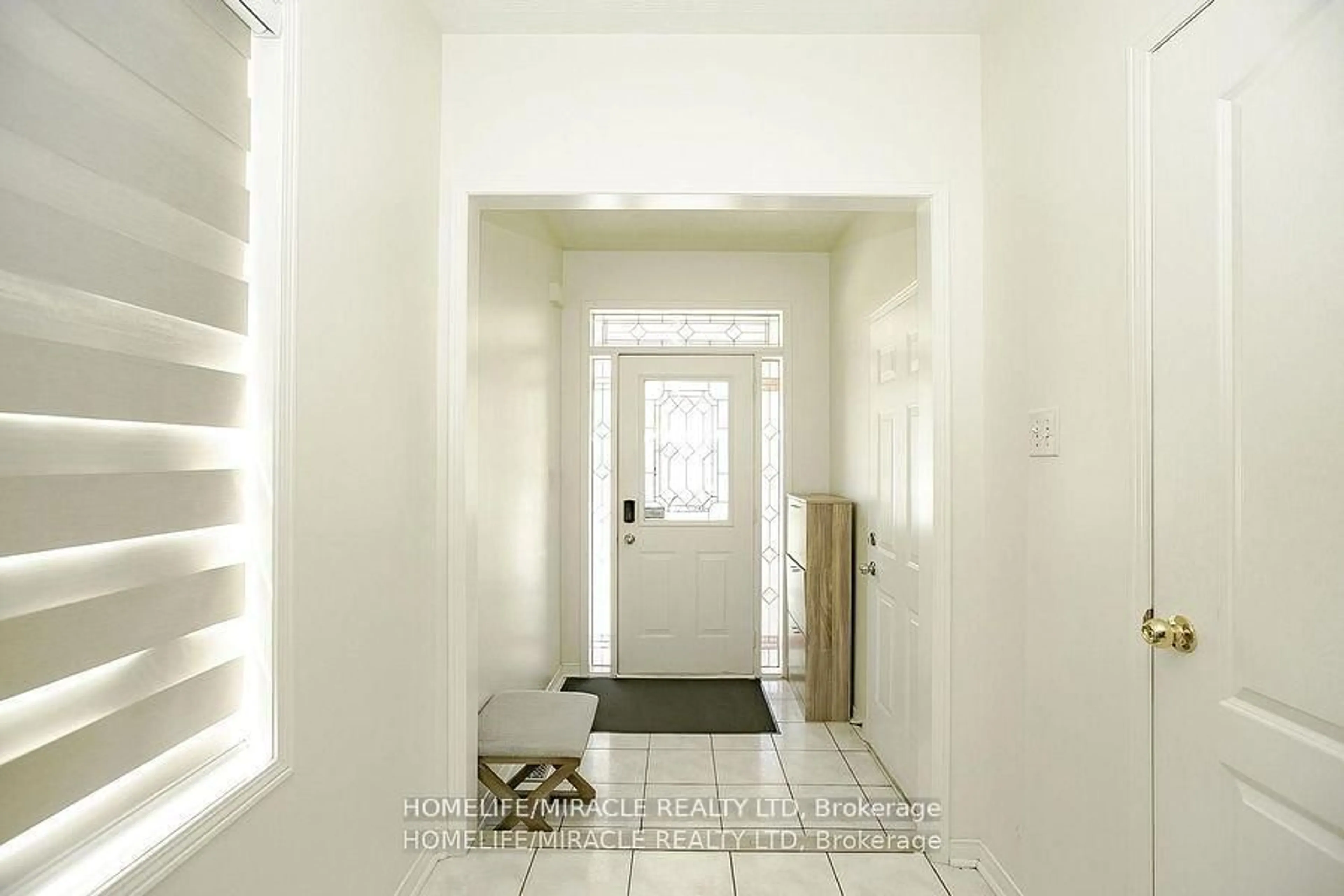 Indoor entryway for 20 Culture Cres, Brampton Ontario L6X 4V4