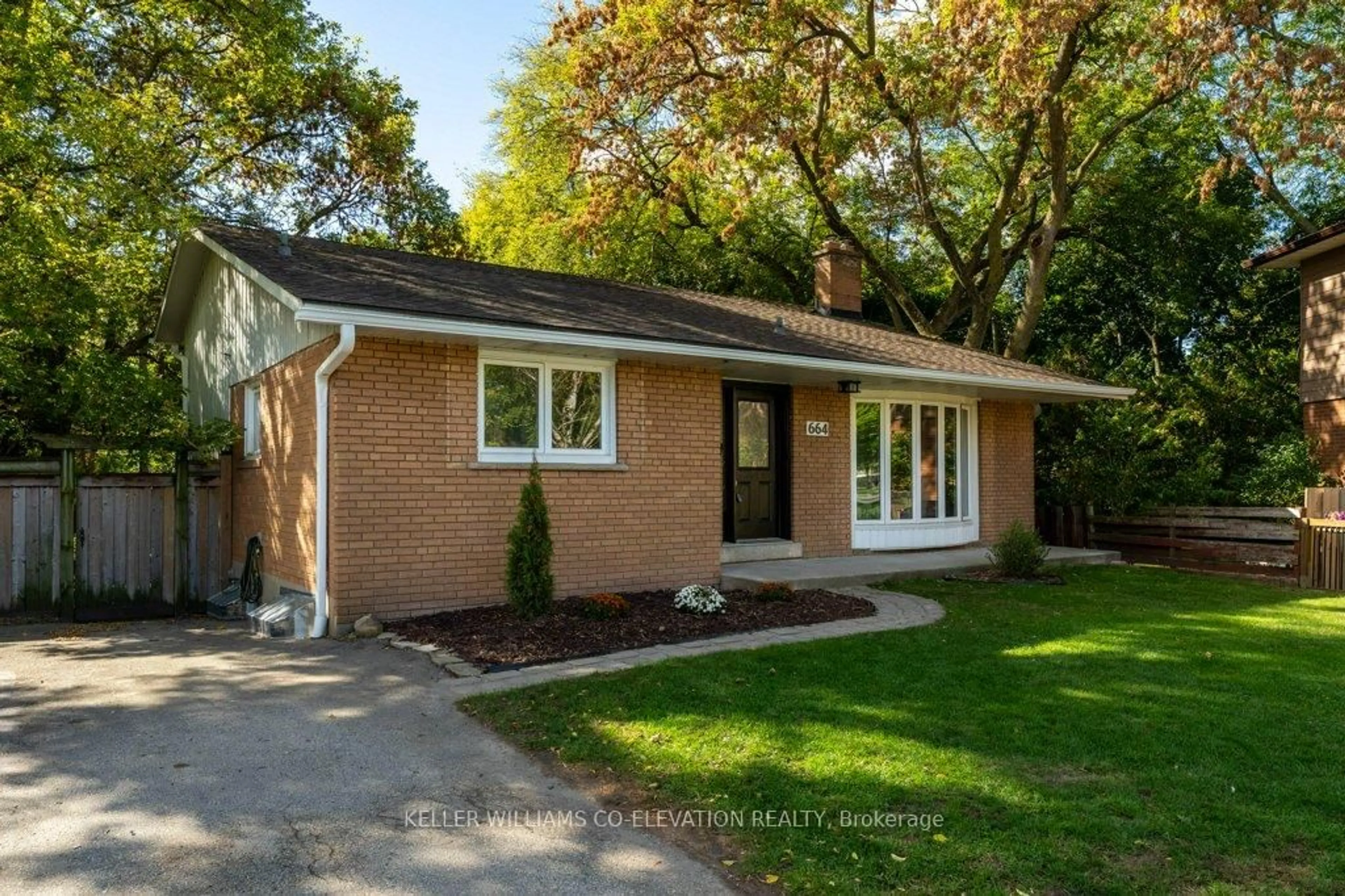 Home with brick exterior material, street for 664 Chestnut Pl, Burlington Ontario L7N 3E8