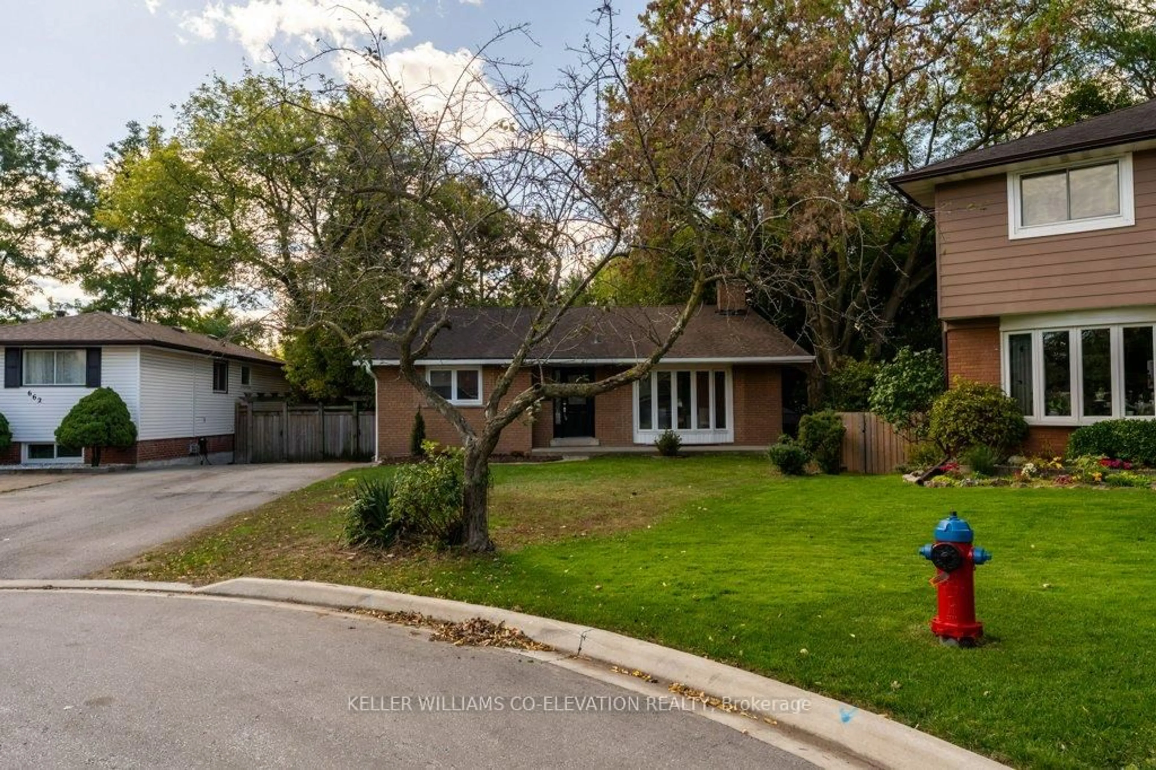 Home with brick exterior material, street for 664 Chestnut Pl, Burlington Ontario L7N 3E8