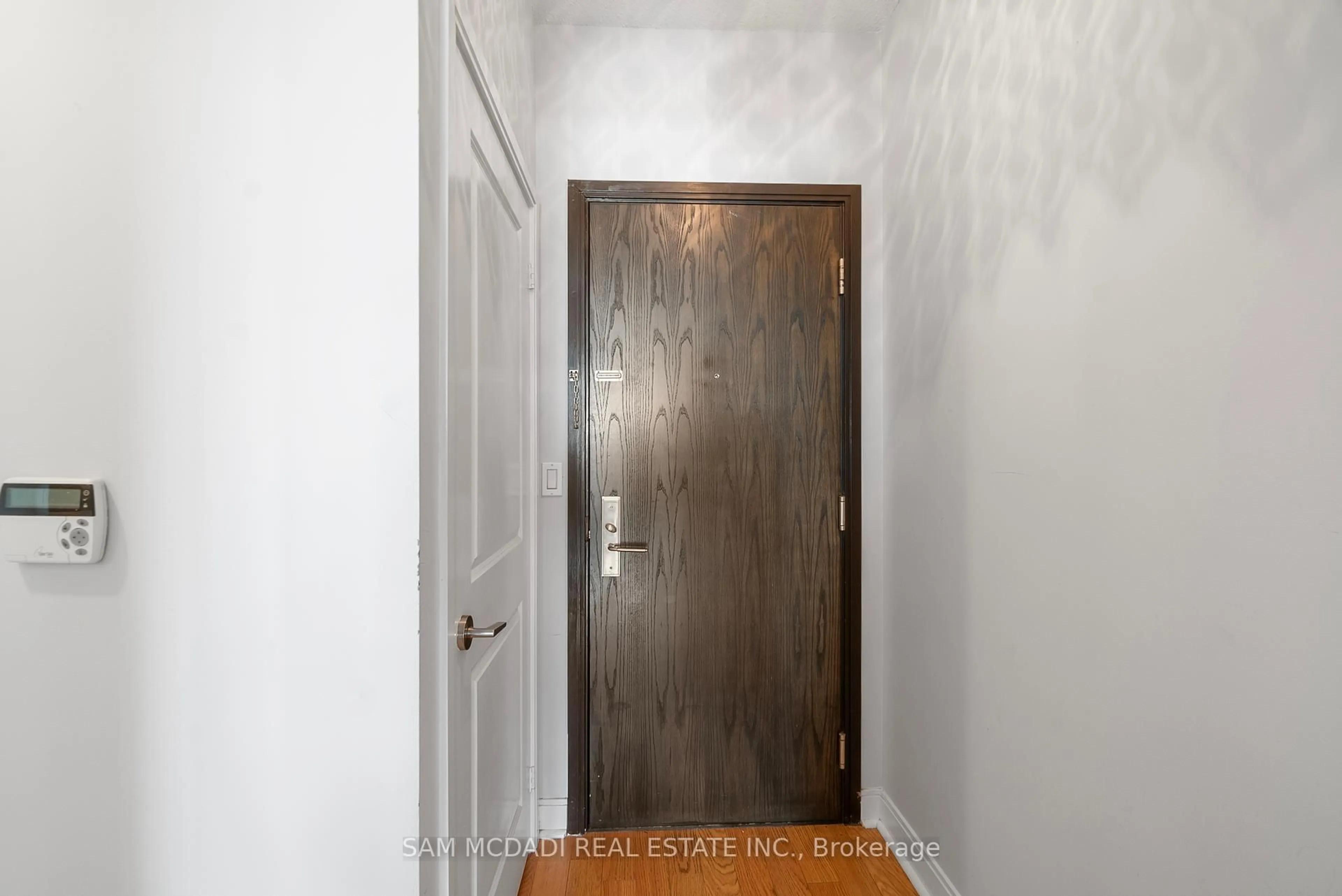 Indoor entryway for 80 Absolute Ave #911, Mississauga Ontario L4Z 0A5