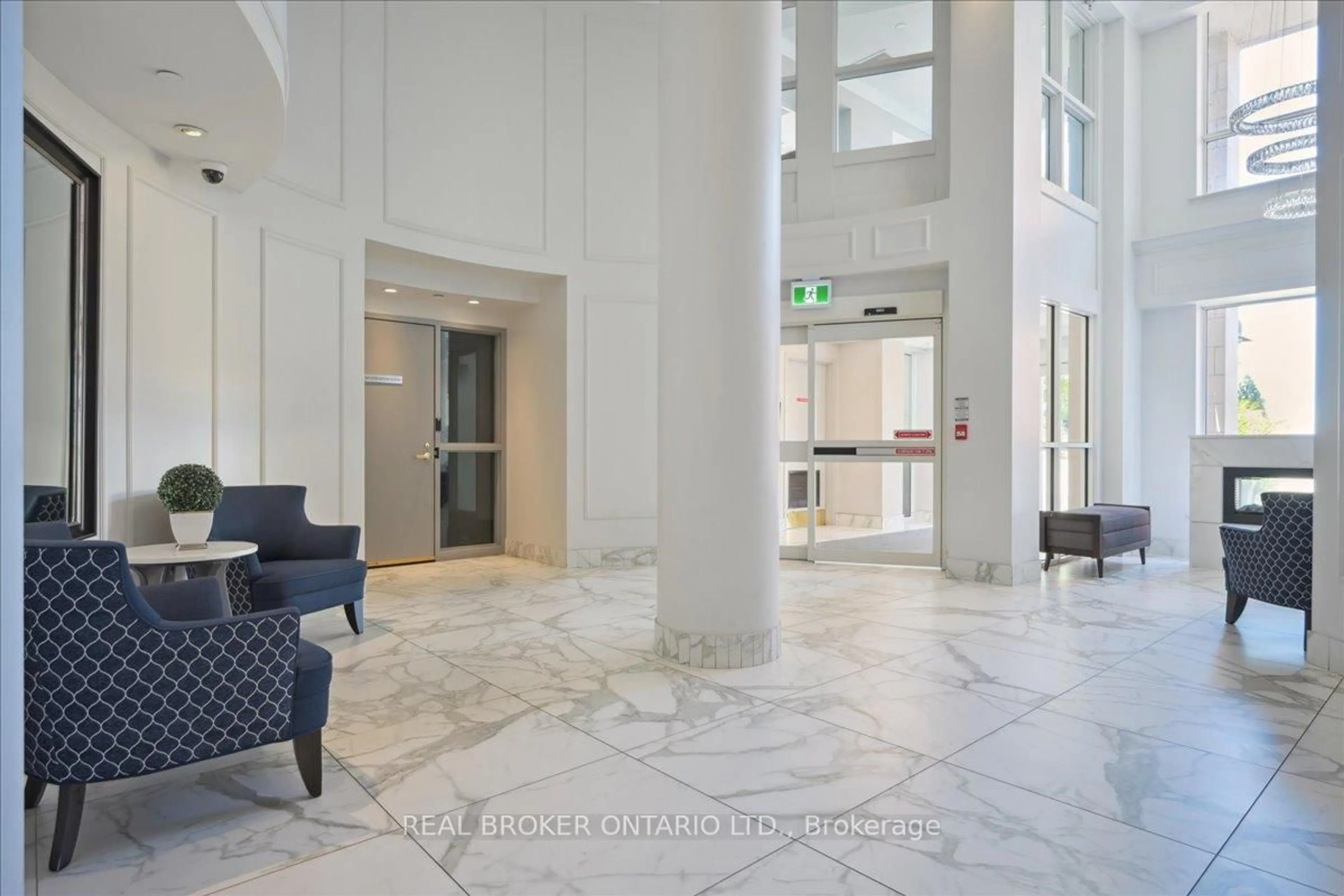 Indoor foyer for 40 Old Mill Rd #804, Oakville Ontario L6J 7W2