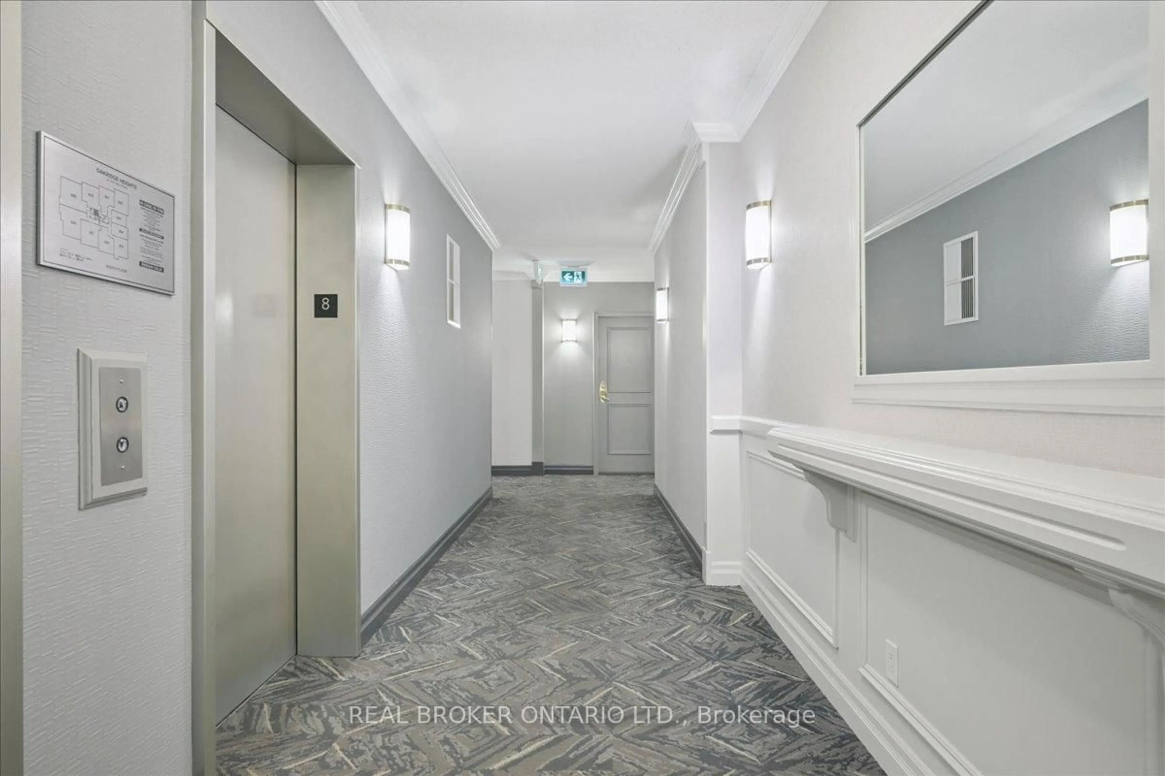 Indoor foyer for 40 Old Mill Rd #804, Oakville Ontario L6J 7W2