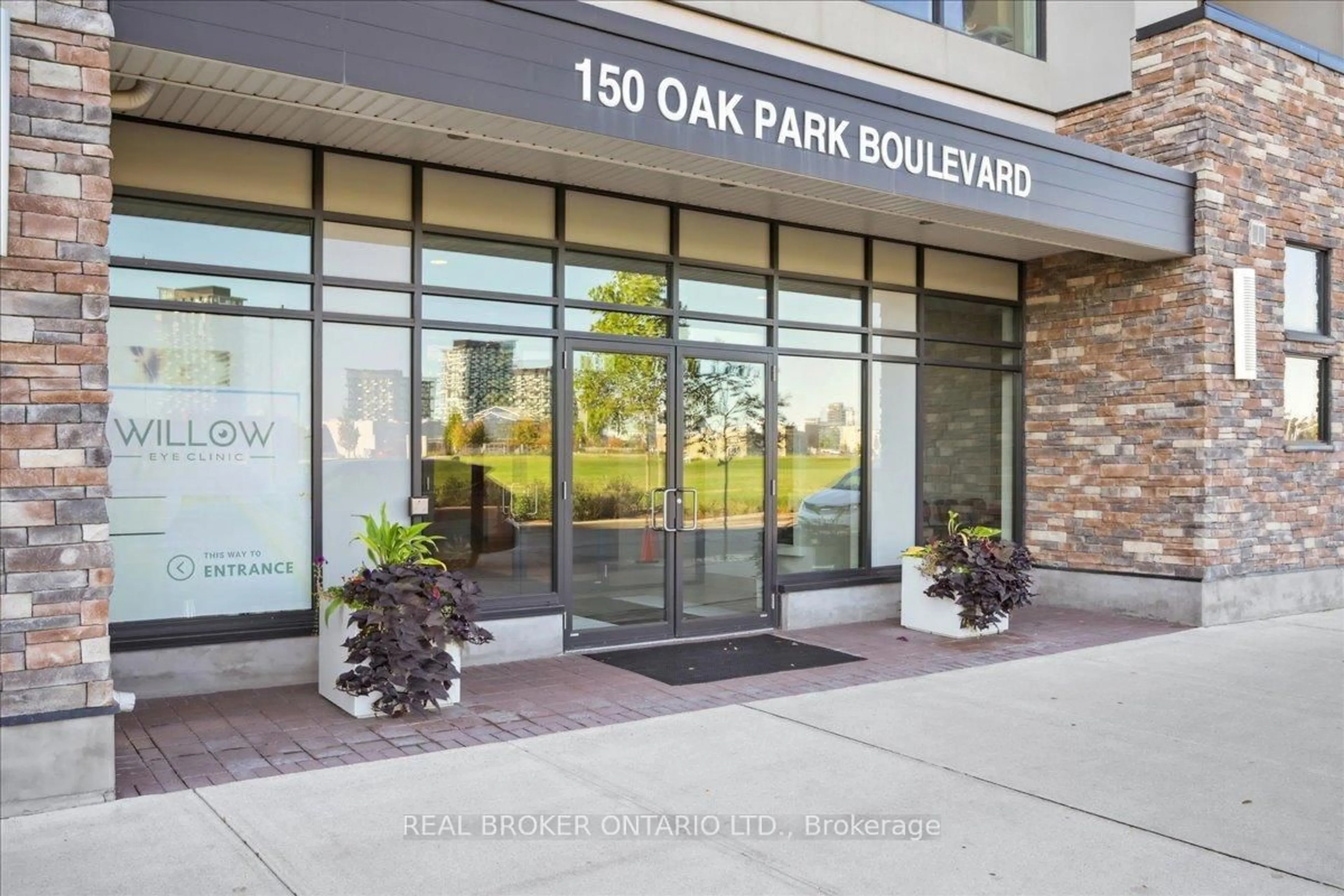 Indoor foyer for 150 Oak Park Blvd #301, Oakville Ontario L6H 3P2