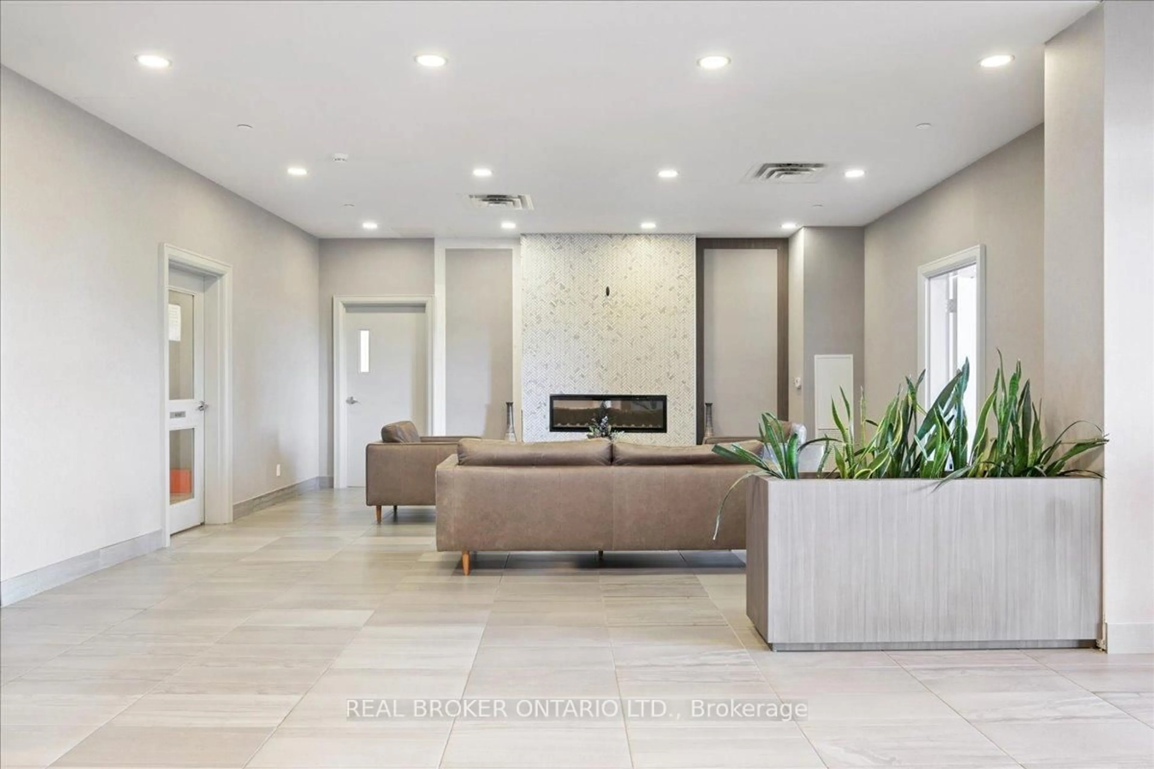 Lobby for 150 Oak Park Blvd #301, Oakville Ontario L6H 3P2