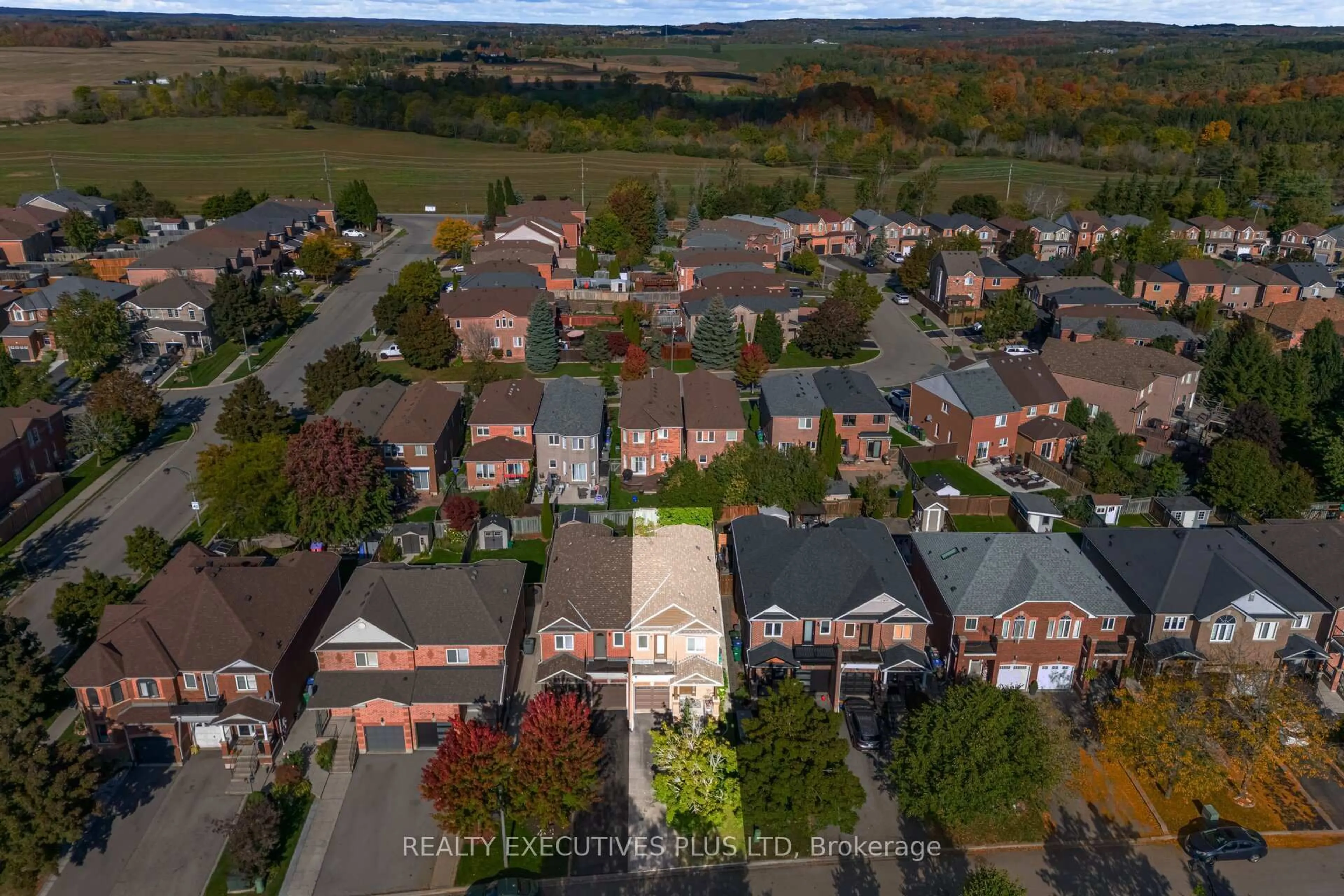 A pic from outside/outdoor area/front of a property/back of a property/a pic from drone, unknown for 12 Manorwood Crt, Caledon Ontario L7E 2S9