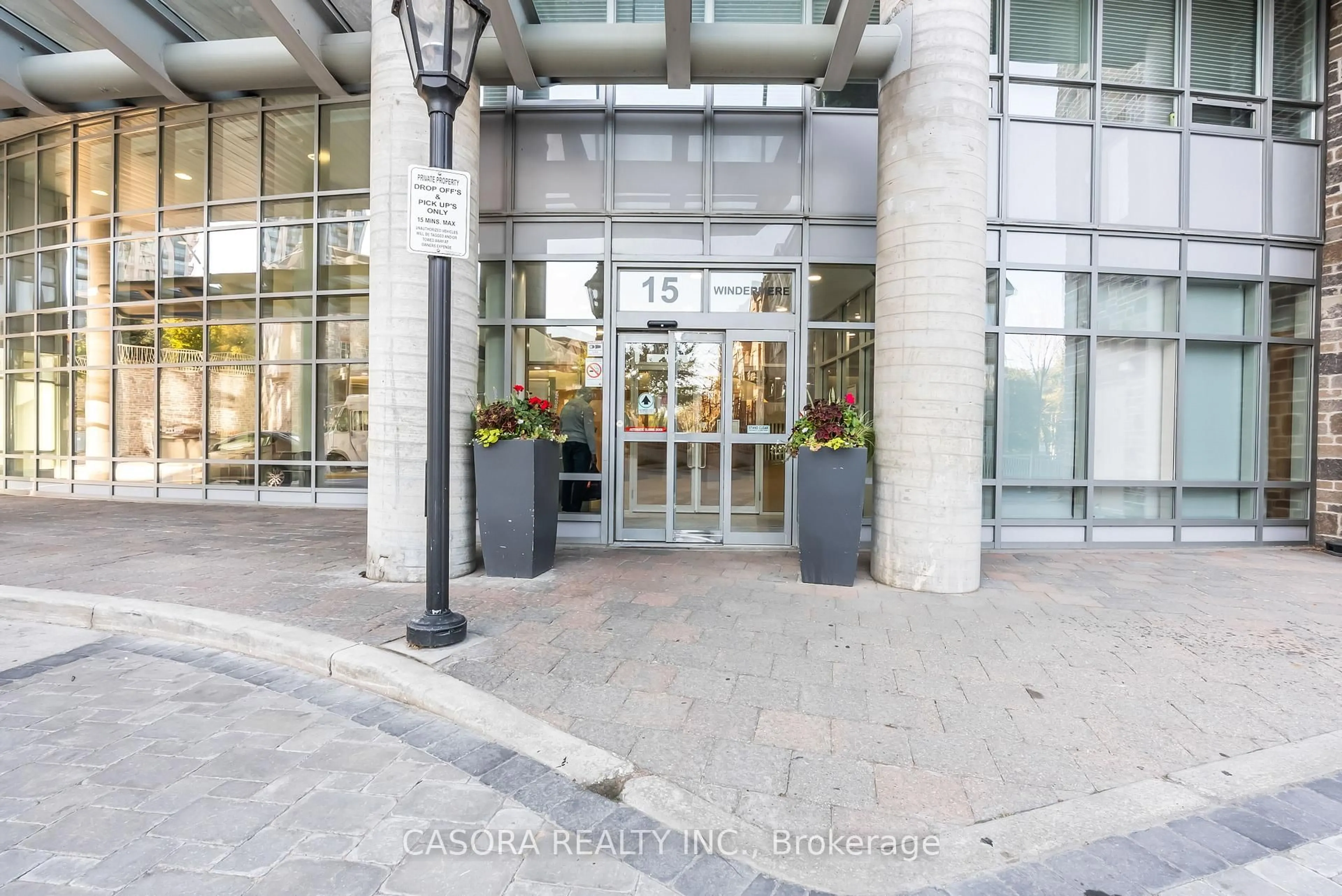 Indoor foyer for 15 Windermere Ave #1207, Toronto Ontario M6S 5A2