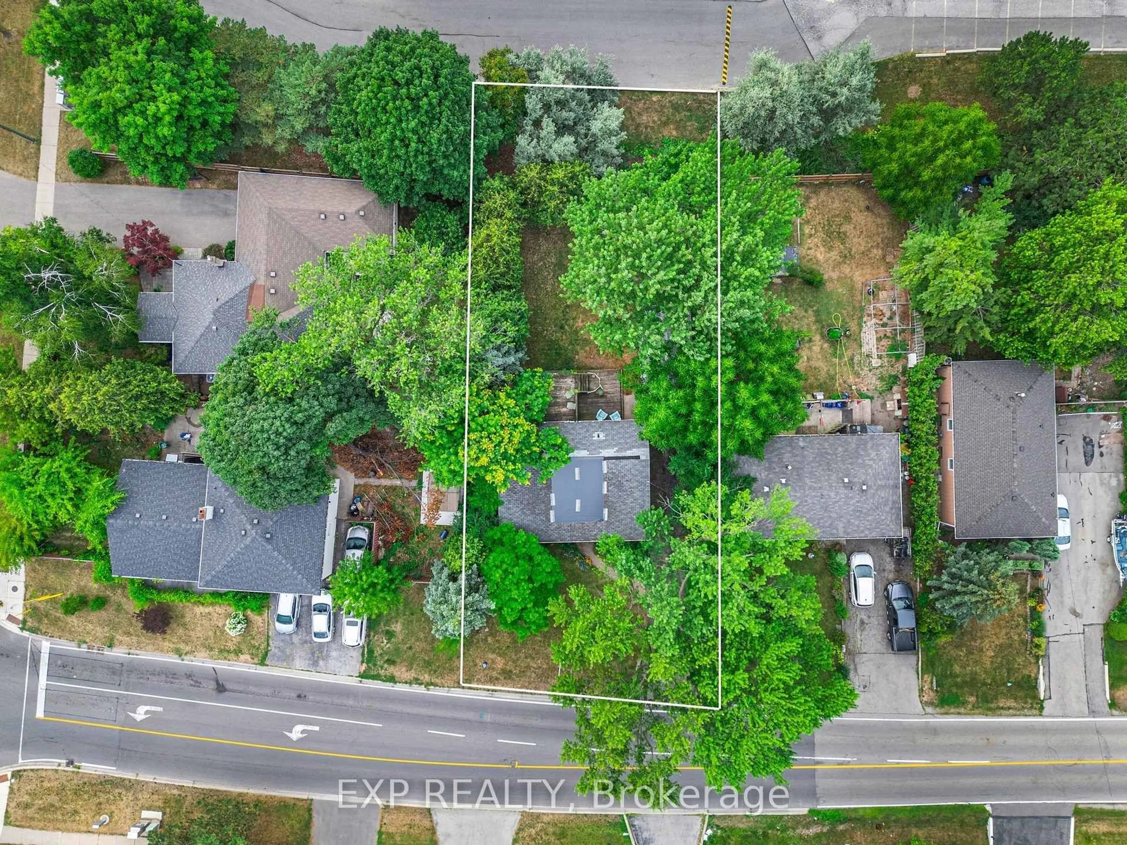 A pic from outside/outdoor area/front of a property/back of a property/a pic from drone, forest/trees view for 611 Pinegrove Rd, Oakville Ontario L6K 2C5