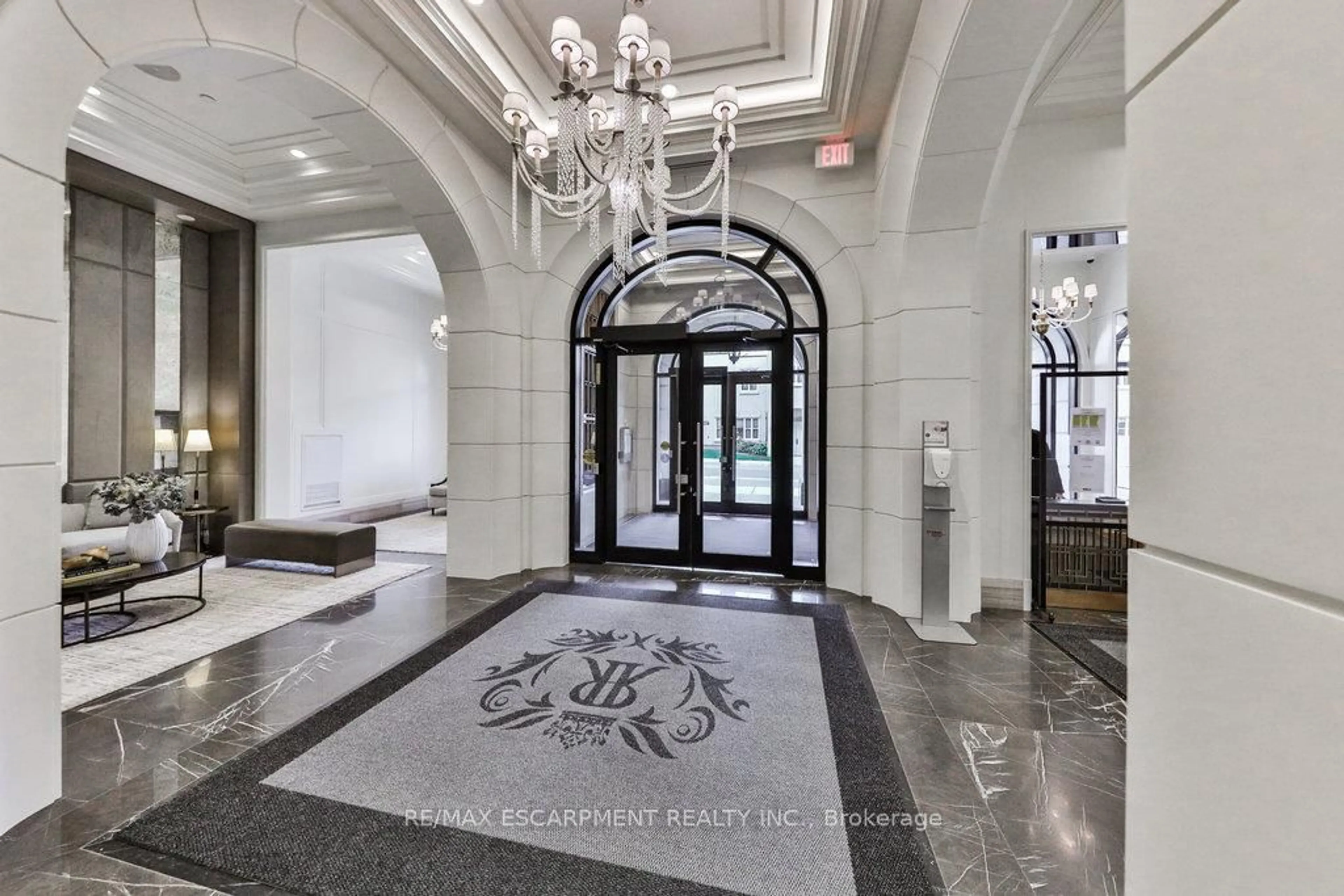 Indoor foyer for 300 Randall St #212, Oakville Ontario L6J 1R1