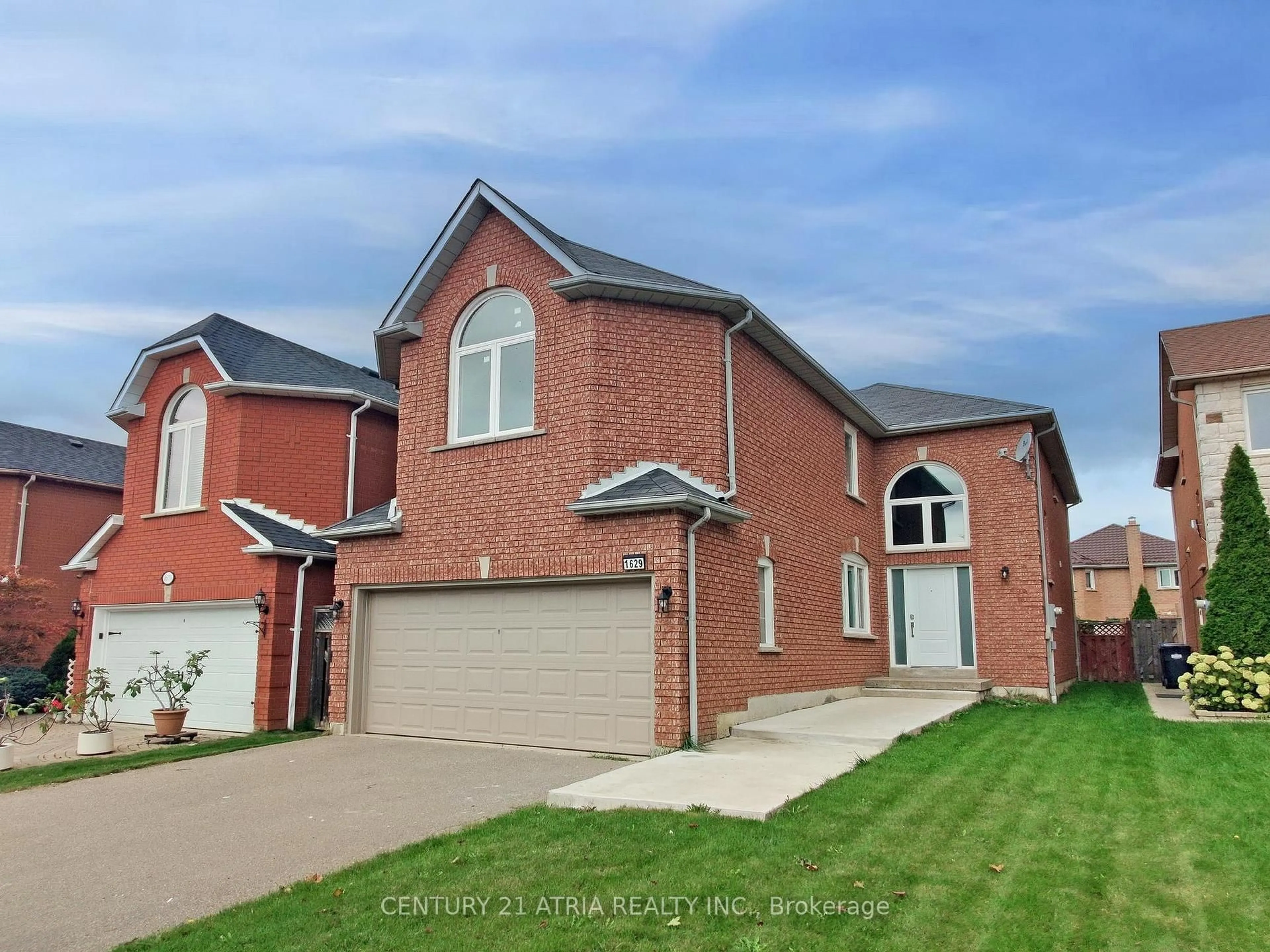 Home with brick exterior material, street for 1629 Astrella Cres, Mississauga Ontario L5M 4Z7